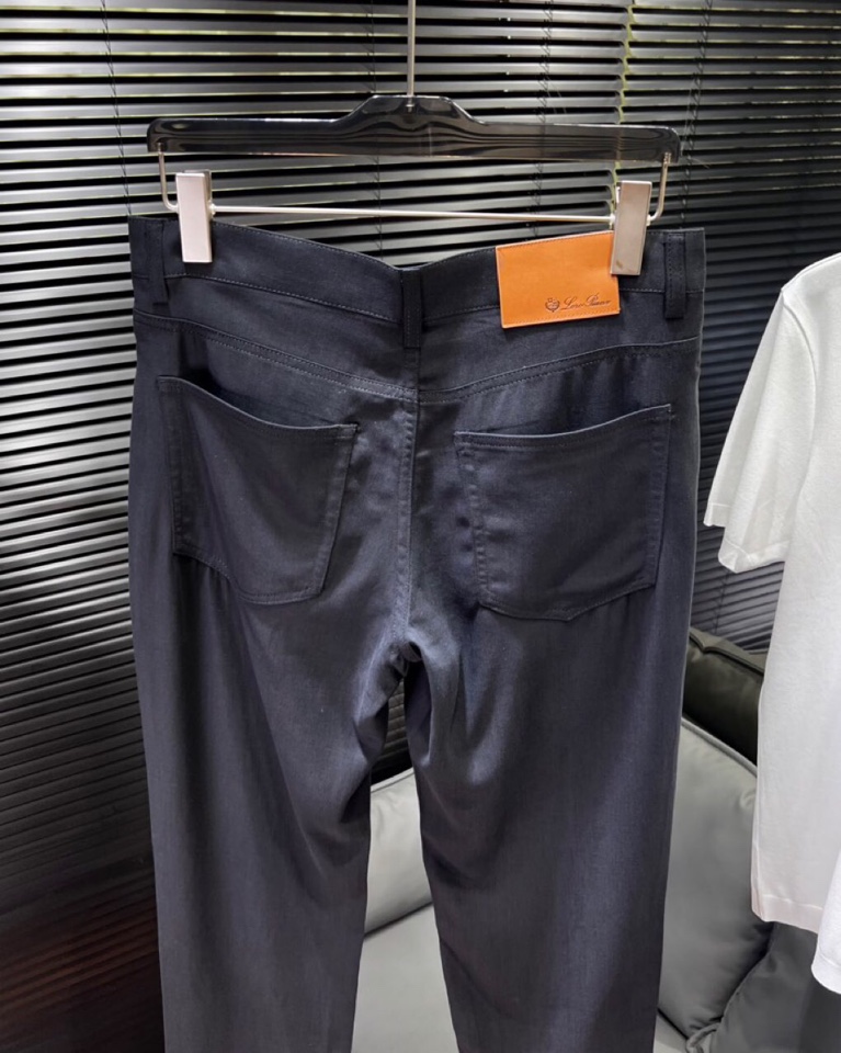 🔥Loro Piana 诺悠翩雅Lss春夏新品休闲裤\n男士亚麻 五口袋长裤， 高奢内敛低调，轻松驾驭不