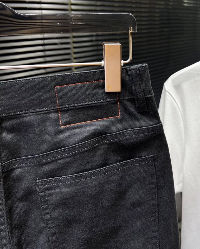 🔥HERMES 爱马仕2025ss 春夏新品休闲裤\n男士棉质 直筒版型牛仔裤， 高奢内敛低调，轻松驾驭