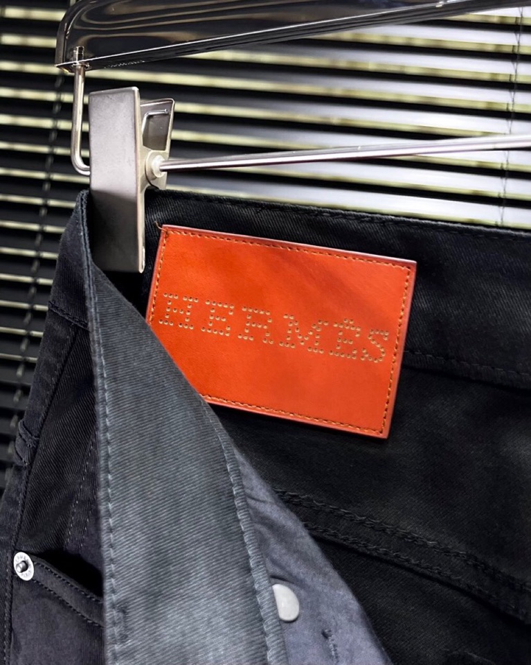 🔥HERMES 爱马仕2025ss 春夏新品休闲裤\n男士棉质 直筒版型牛仔裤， 高奢内敛低调，轻松驾驭