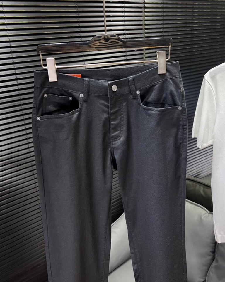 🔥HERMES 爱马仕2025ss 春夏新品休闲裤\n男士棉质 直筒版型牛仔裤， 高奢内敛低调，轻松驾驭