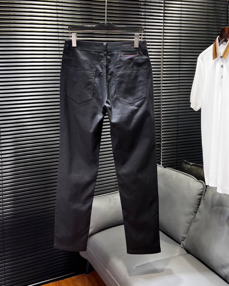 🔥HERMES 爱马仕2025ss 春夏新品休闲裤\n男士棉质 直筒版型牛仔裤， 高奢内敛低调，轻松驾驭