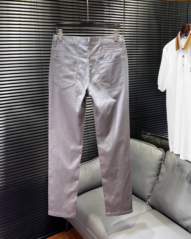 🔥HERMES 爱马仕2025ss 春夏新品休闲裤\n男士棉质 直筒版型牛仔裤， 高奢内敛低调，轻松驾驭