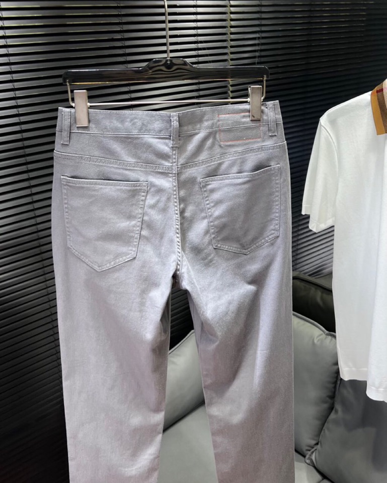 🔥HERMES 爱马仕2025ss 春夏新品休闲裤\n男士棉质 直筒版型牛仔裤， 高奢内敛低调，轻松驾驭