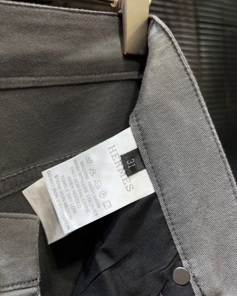 🔥HERMES 爱马仕2025ss 春夏新品休闲裤\n男士棉质 直筒版型牛仔裤， 高奢内敛低调，轻松驾驭
