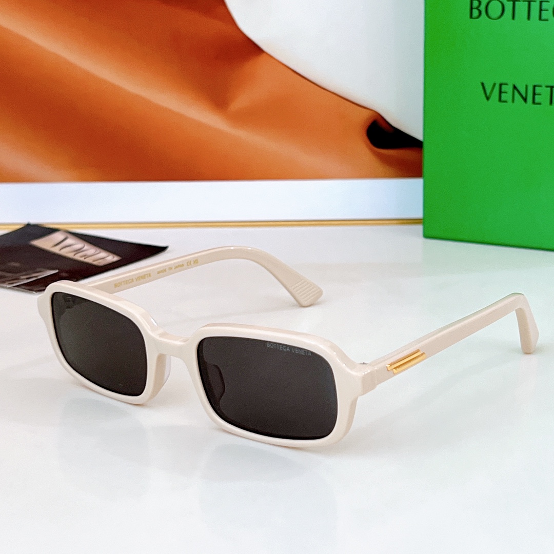  BOTTEGA VENET*
MOD：BV1488S
Size：54口22-140
