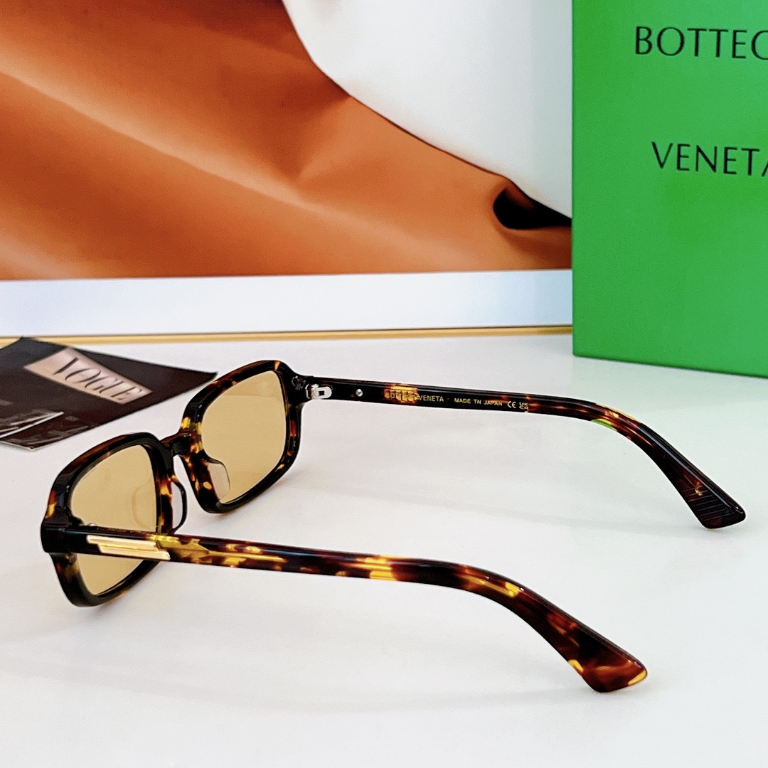  BOTTEGA VENET*
MOD：BV1488S
Size：54口22-140
