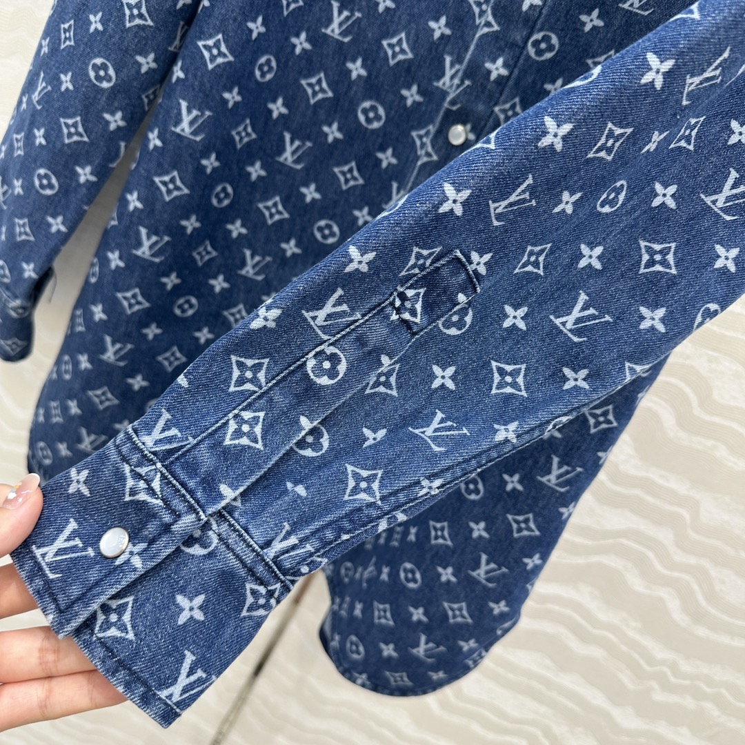 独家首发❤️爆单推荐，时髦精穿搭！MONOGRAM老花牛仔衬衫外套！进口纯棉牛仔活性洗水质感超赞！宽松H