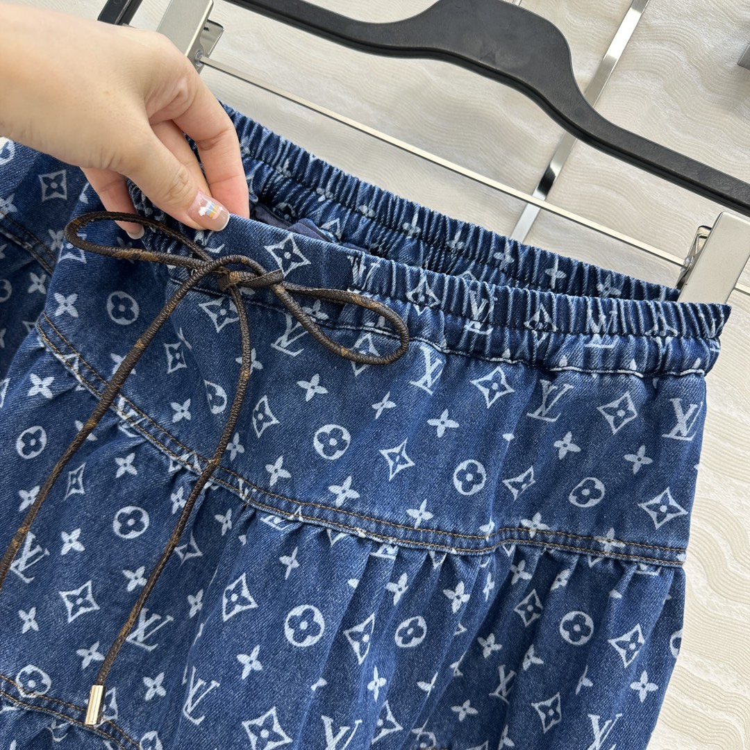 独家首发❤️爆单推荐，时髦精穿搭！MONOGRAM老花牛仔半裙，松紧腰设计层次感蛋糕裙减龄少女风，进口纯