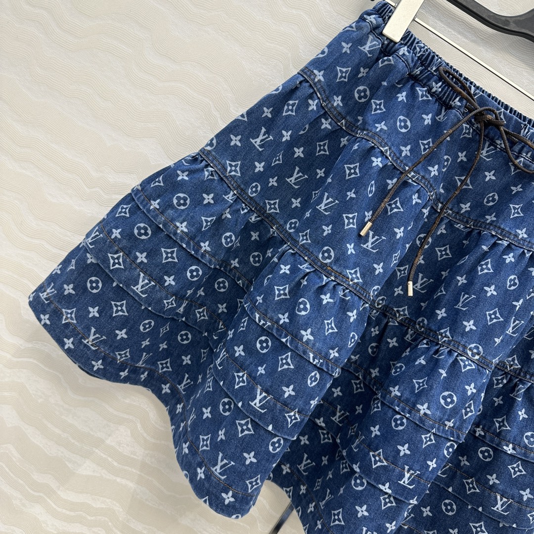 独家首发❤️爆单推荐，时髦精穿搭！MONOGRAM老花牛仔半裙，松紧腰设计层次感蛋糕裙减龄少女风，进口纯