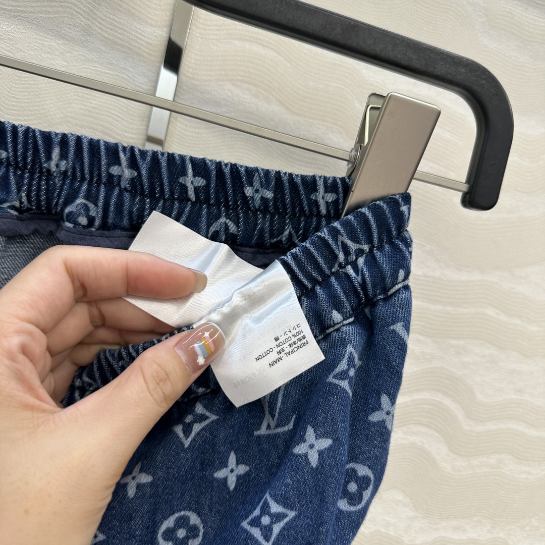 独家首发❤️爆单推荐，时髦精穿搭！MONOGRAM老花牛仔半裙，松紧腰设计层次感蛋糕裙减龄少女风，进口纯