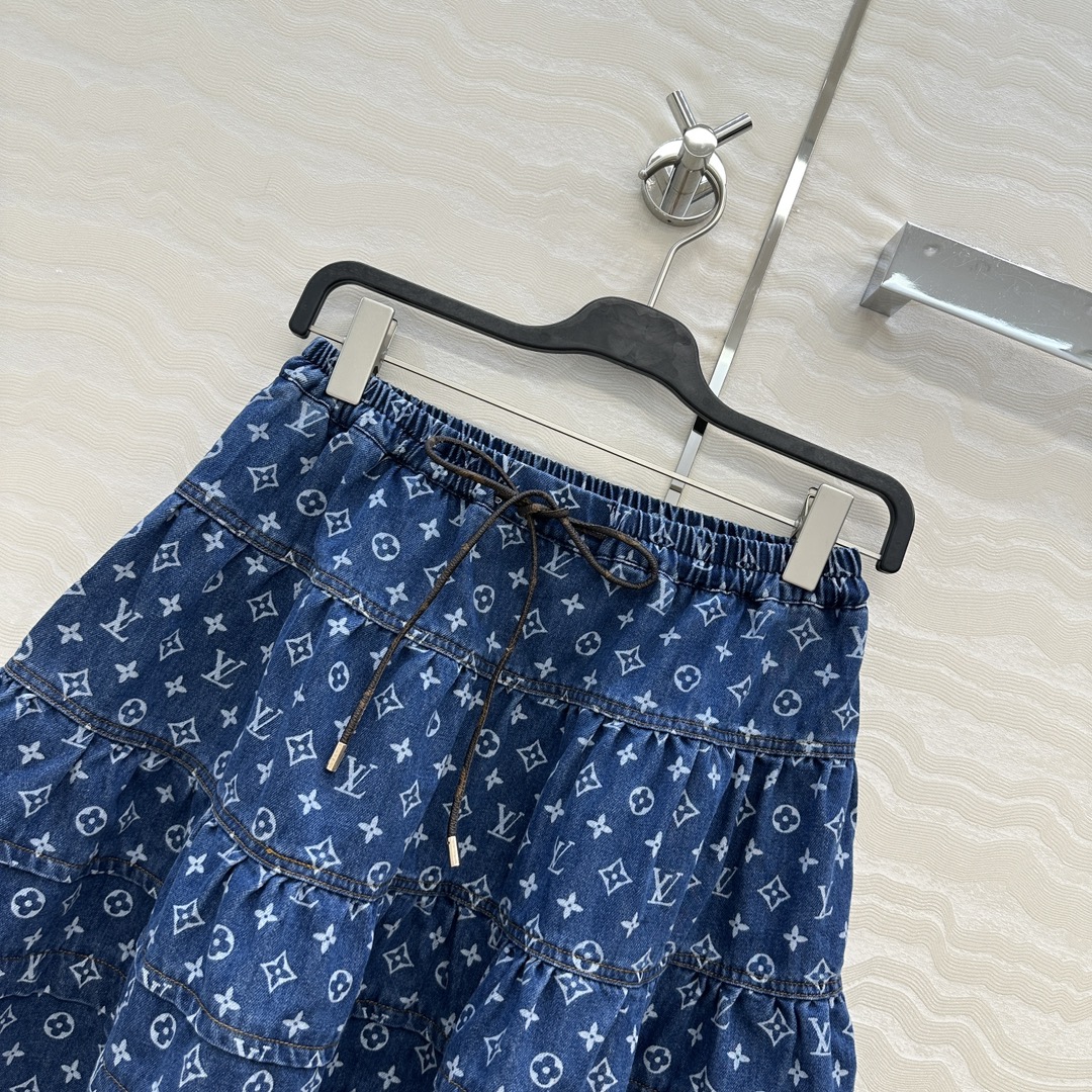独家首发❤️爆单推荐，时髦精穿搭！MONOGRAM老花牛仔半裙，松紧腰设计层次感蛋糕裙减龄少女风，进口纯