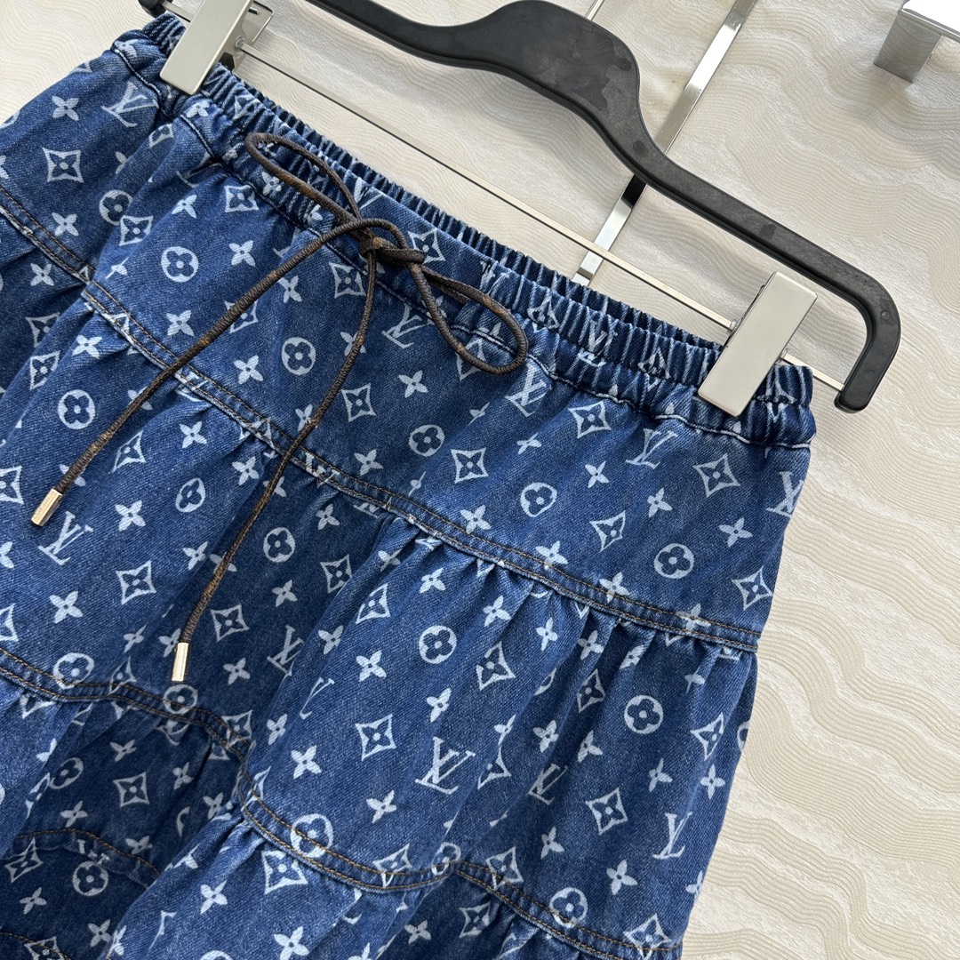 独家首发❤️爆单推荐，时髦精穿搭！MONOGRAM老花牛仔半裙，松紧腰设计层次感蛋糕裙减龄少女风，进口纯