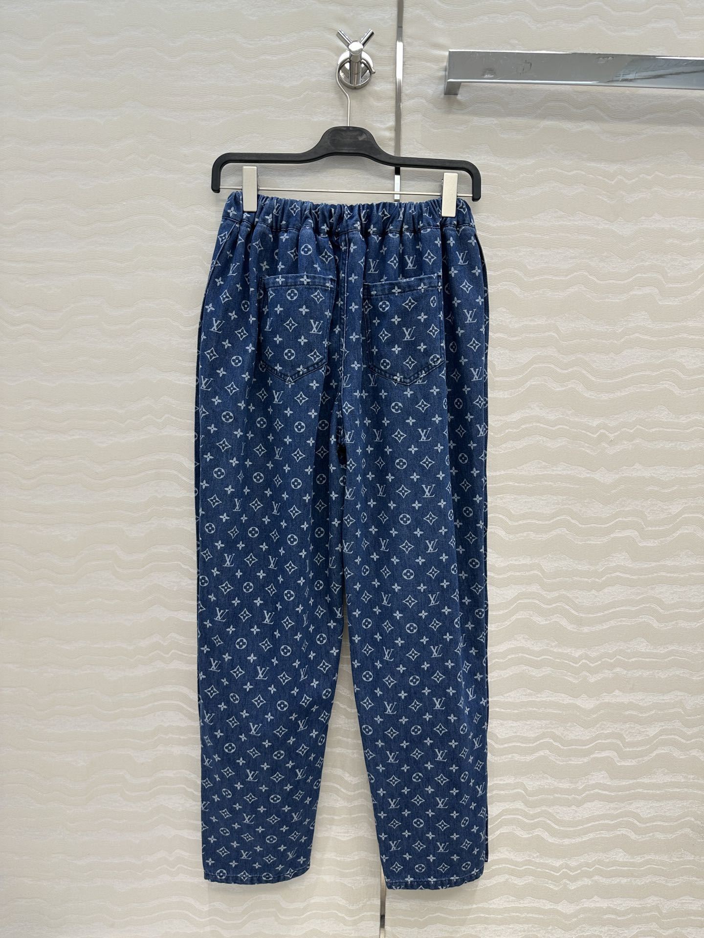 独家首发❤️爆单推荐，时髦精穿搭！MONOGRAM老花牛仔哈伦裤！松紧腰设计小直筒帅气十足！进口纯棉牛仔