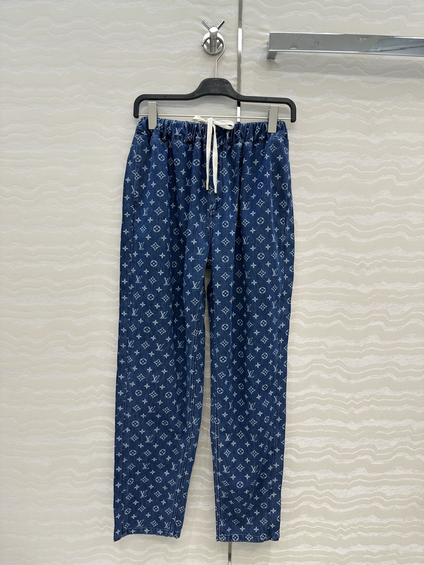 独家首发❤️爆单推荐，时髦精穿搭！MONOGRAM老花牛仔哈伦裤！松紧腰设计小直筒帅气十足！进口纯棉牛仔