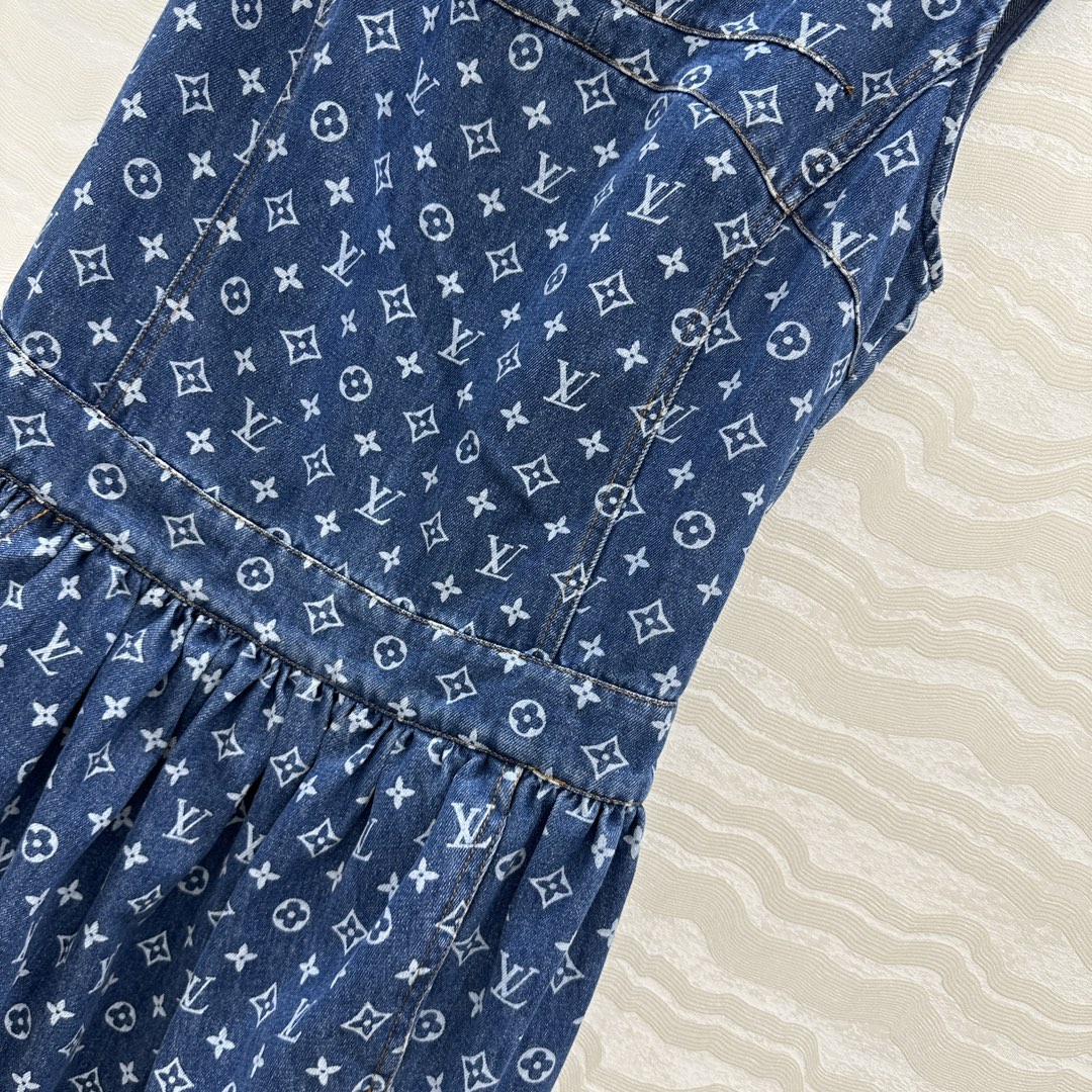 独家首发❤️爆单推荐，时髦精穿搭！MONOGRAM老花牛仔背心连衣裙，灯笼裙摆收腰设计减龄少女空搭！进口