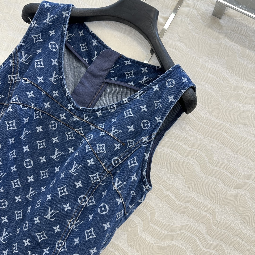 独家首发❤️爆单推荐，时髦精穿搭！MONOGRAM老花牛仔背心连衣裙，灯笼裙摆收腰设计减龄少女空搭！进口