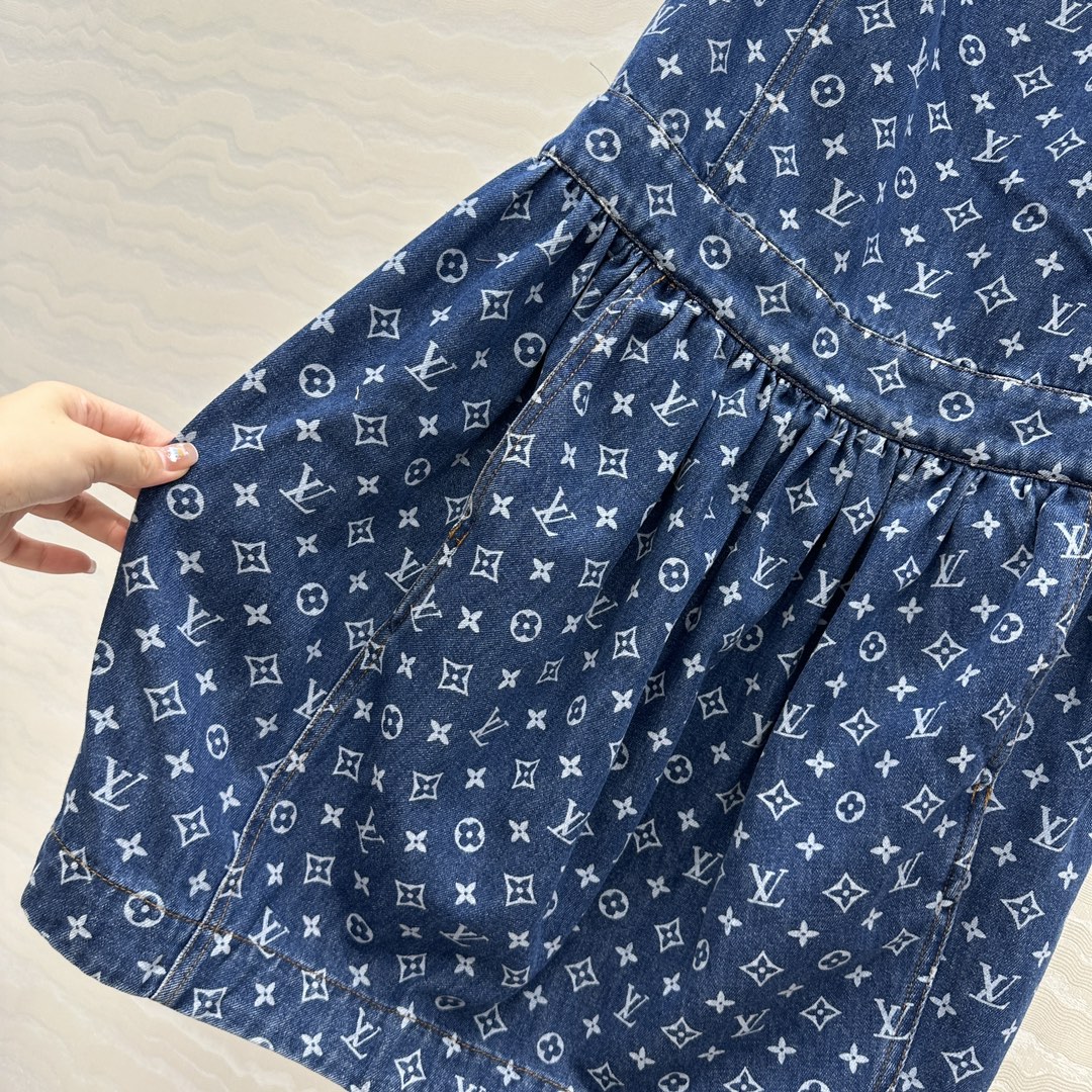 独家首发❤️爆单推荐，时髦精穿搭！MONOGRAM老花牛仔背心连衣裙，灯笼裙摆收腰设计减龄少女空搭！进口