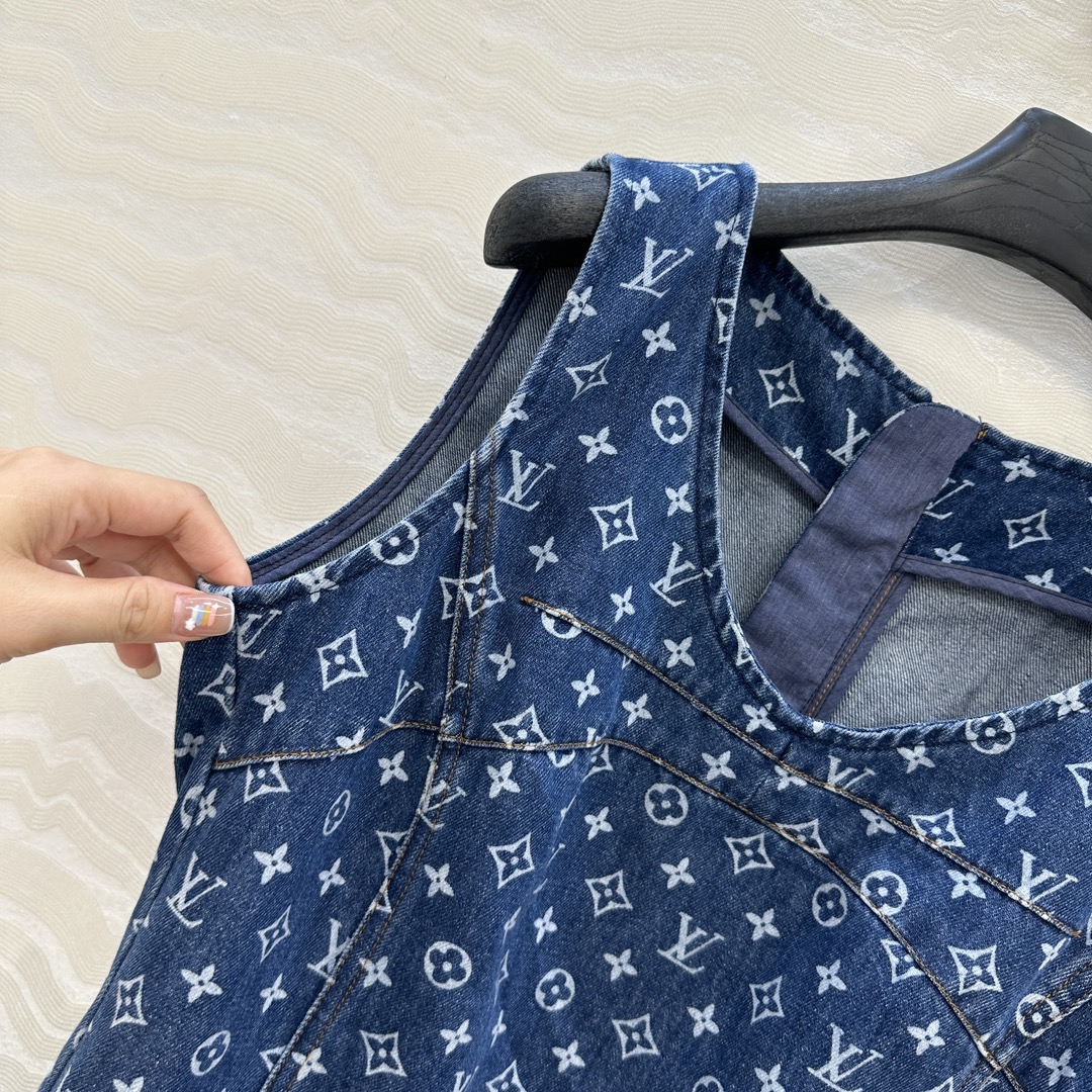 独家首发❤️爆单推荐，时髦精穿搭！MONOGRAM老花牛仔背心连衣裙，灯笼裙摆收腰设计减龄少女空搭！进口