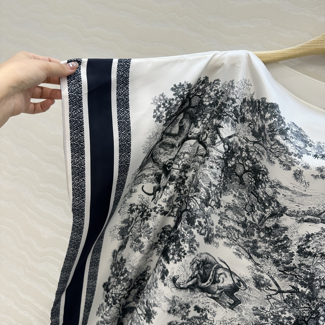 独家首发，原单品质❤️浪漫MissD度假风高级色调花㚏真丝斗篷披肩罩衫连衣裙！ 名媛气质 iviera动