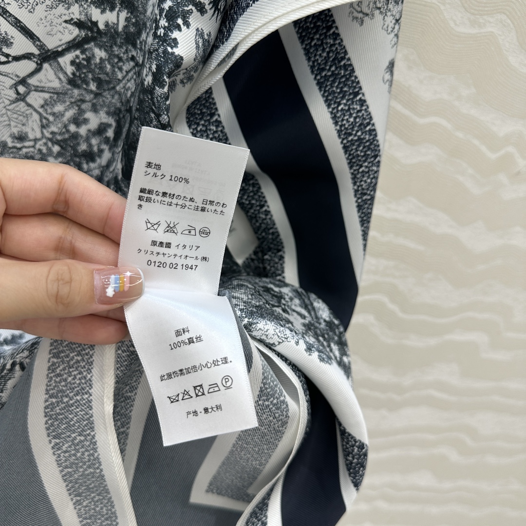 独家首发，原单品质❤️浪漫MissD度假风高级色调花㚏真丝斗篷披肩罩衫连衣裙！ 名媛气质 iviera动