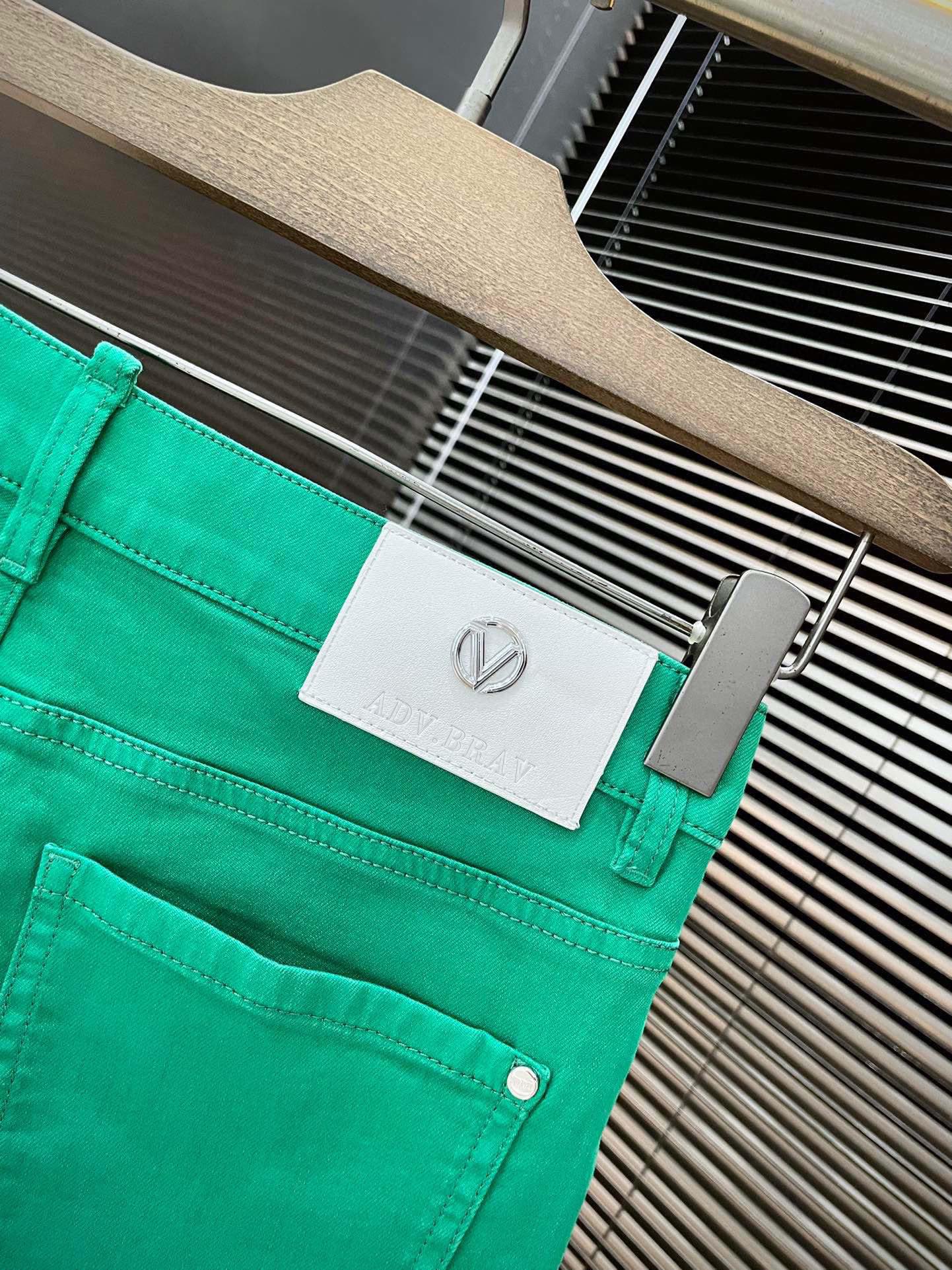 VLTN Italian High-Class Cowboy Jeans: Summer 2025 Fashion with Comfort and Style - 图片 7
