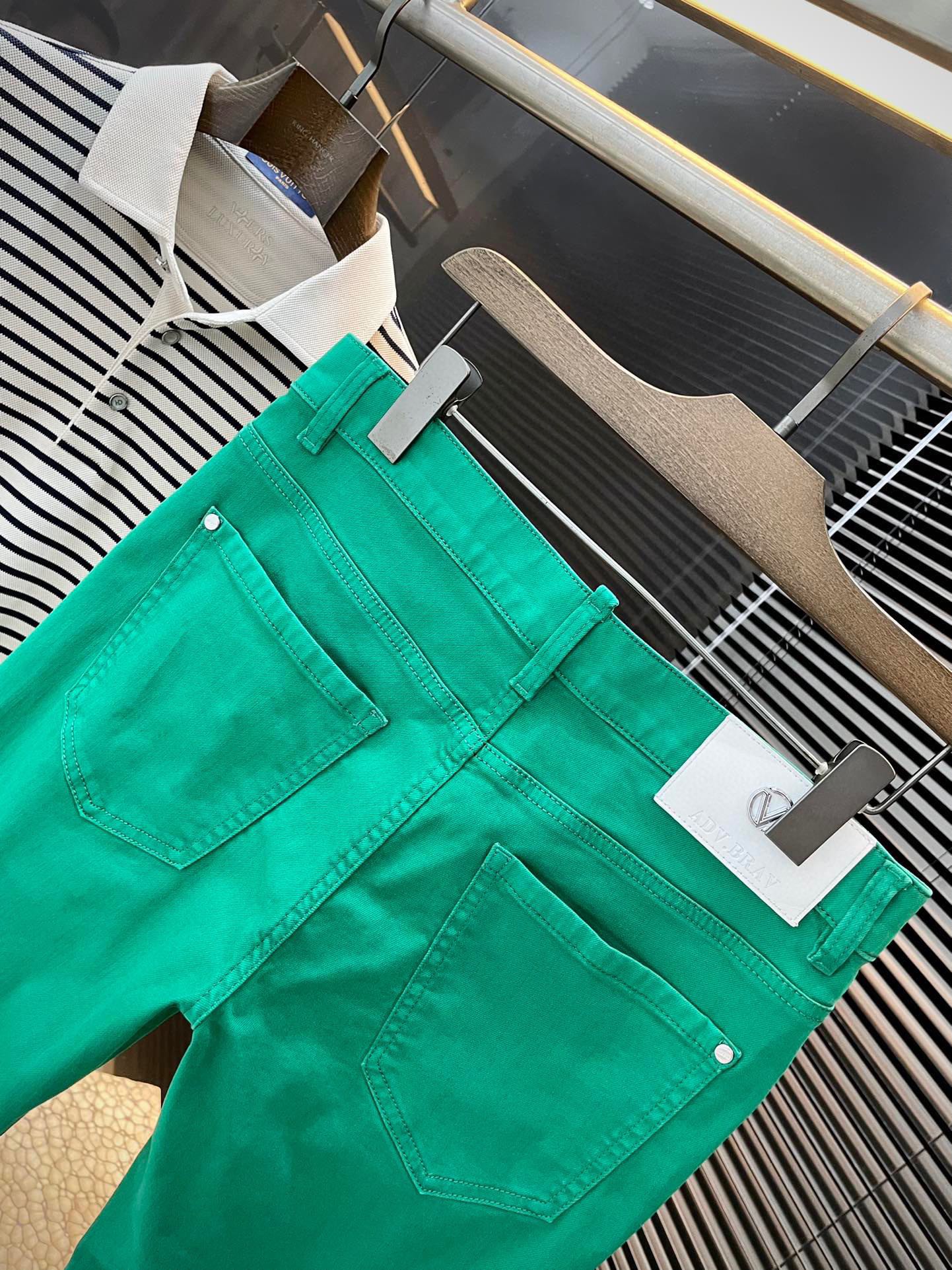 VLTN Italian High-Class Cowboy Jeans: Summer 2025 Fashion with Comfort and Style - 图片 8