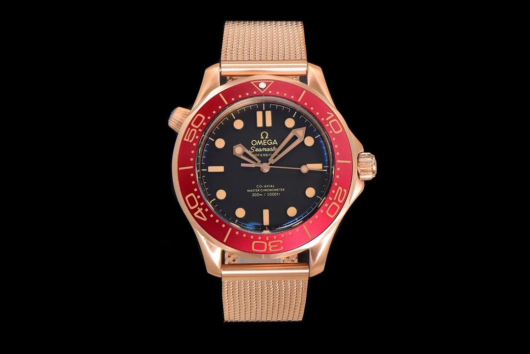 NO:617551,ER’s new model [Red Horse, Red Rabbit, Bronze Gold Seahorse] has arrived!  A new collision of retro and fashion!  The appearance design continues the 007 version of the Seamaster Diving Watch, inheriting retro elements such as the dateless display, domed sapphire crystal, and aluminum bezel, and incorporating new materials and colors to form a new design style!  The case is made of bronze gold and burgundy red, which has both the luxury of gold and the simple charm of bronze. The dial is made of black sandblasted aluminum alloy dial, and the 18K bronze gold hour hands and blackened scales are filled with a retro-flavored luminous coating. It is low-key and gorgeous!  The best value for money on the entire network!  Full of details!  The 42mm watch case is equipped with the 8806 movement, which has stable running time and is not easy to oxidize and fade. The strap is upgraded with a new process. When you place an order, you will receive a pair of the same black fluorine tape!  Welcome to taste,gold19860909ER新款【红马赤兔青铜金海马】到货！ 复古与时尚的新碰撞！ 外观设计延续了007版海马米潜水表,继承了无日期显示、穹顶蓝宝石水晶表镜、铝质表圈等复古元素,融入了新材质与配色,形成新的设计风格！ 表壳采用青铜金色与勃艮第红配色,既有黄金奢华感又有青铜古朴韵味,表盘采用黑色喷砂粒纹铝合金表盘,18K青铜金时针和黑化刻度填充极具复古气息的夜光涂层,低调且华丽！ 全网性价比最高！细节拉满！42mm表壳搭载8806机芯,走时稳定,不易氧化掉色,全新工艺升级表带,下单即赠送同款黑色氟胶带一副！欢迎品鉴,,gold,Watch