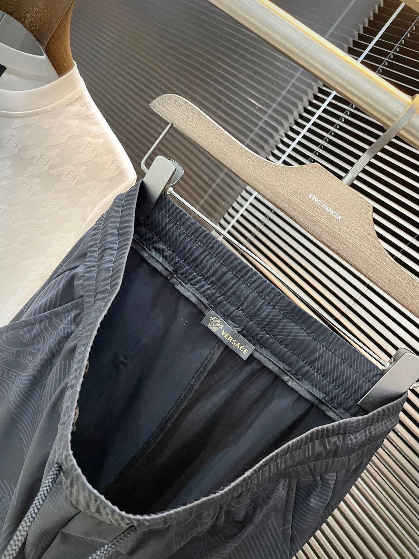 “Versace 2025 Spring/Summer Leisure Shorts: High-End Custom Imported Fabrics, Comfortable and Stylish” - 图片 7