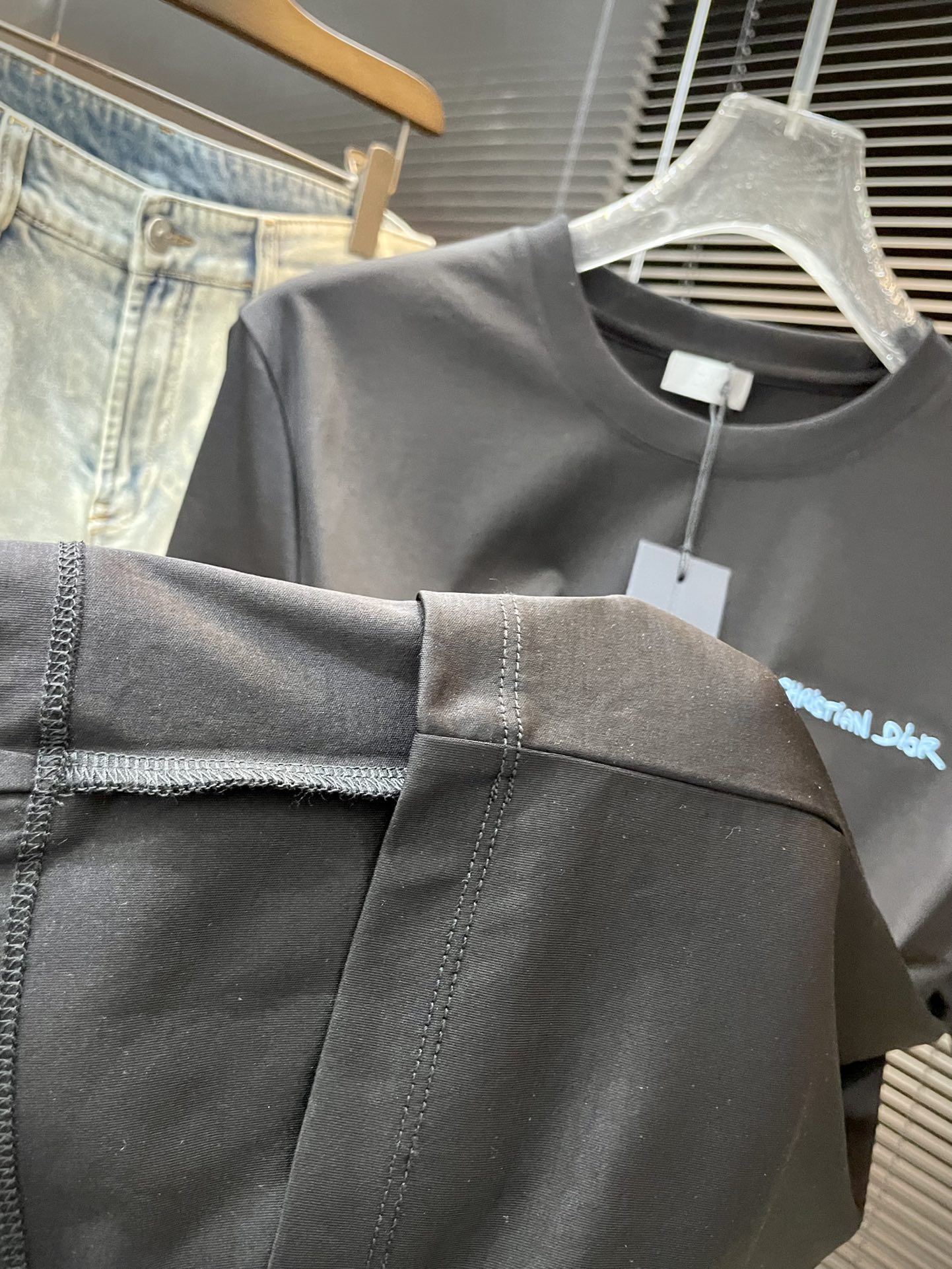  ♠️ Dior-（迪奥）系列 VIP高级定制 2025新款短袖  百搭款式 任何人都可以轻松驾驭 面料