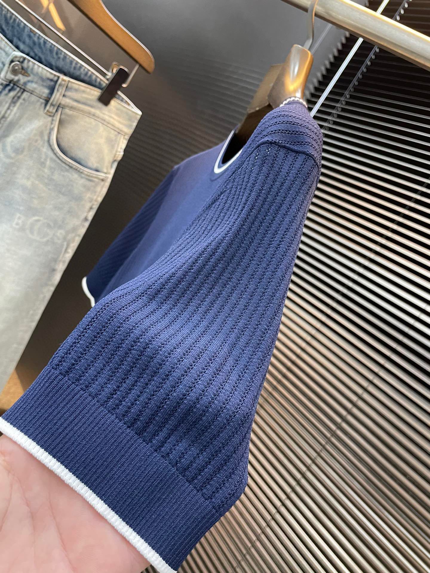 “Palm Angels VIP Advanced Design 2025 Summer Short-Sleeves: Cyber Fabric, Cosmopolitan Style” - 图片 5