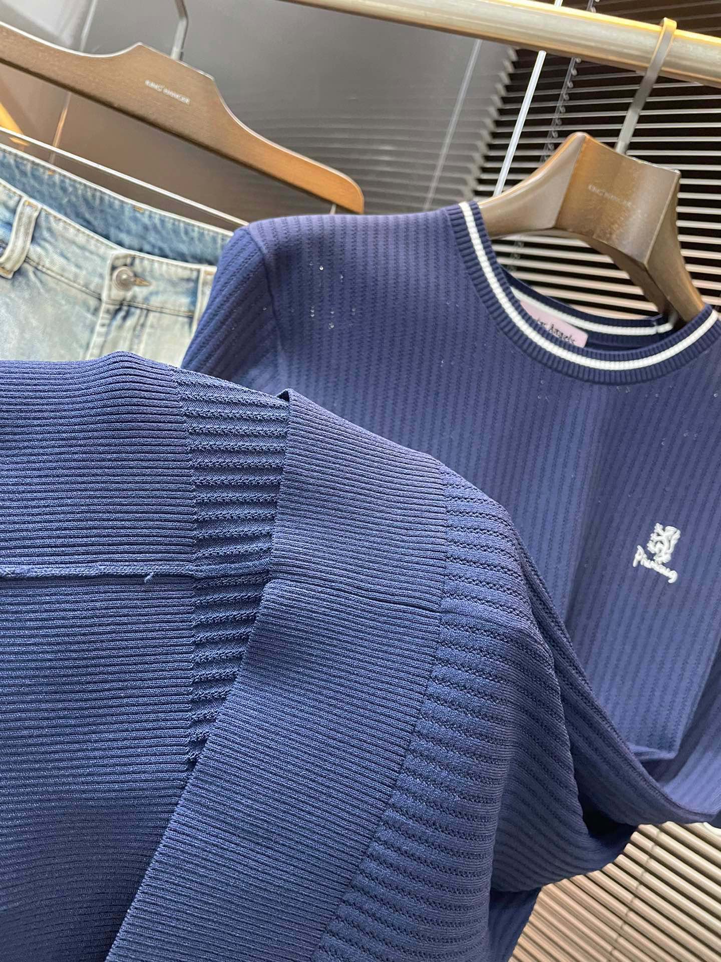 “Palm Angels VIP Advanced Design 2025 Summer Short-Sleeves: Cyber Fabric, Cosmopolitan Style” - 图片 7