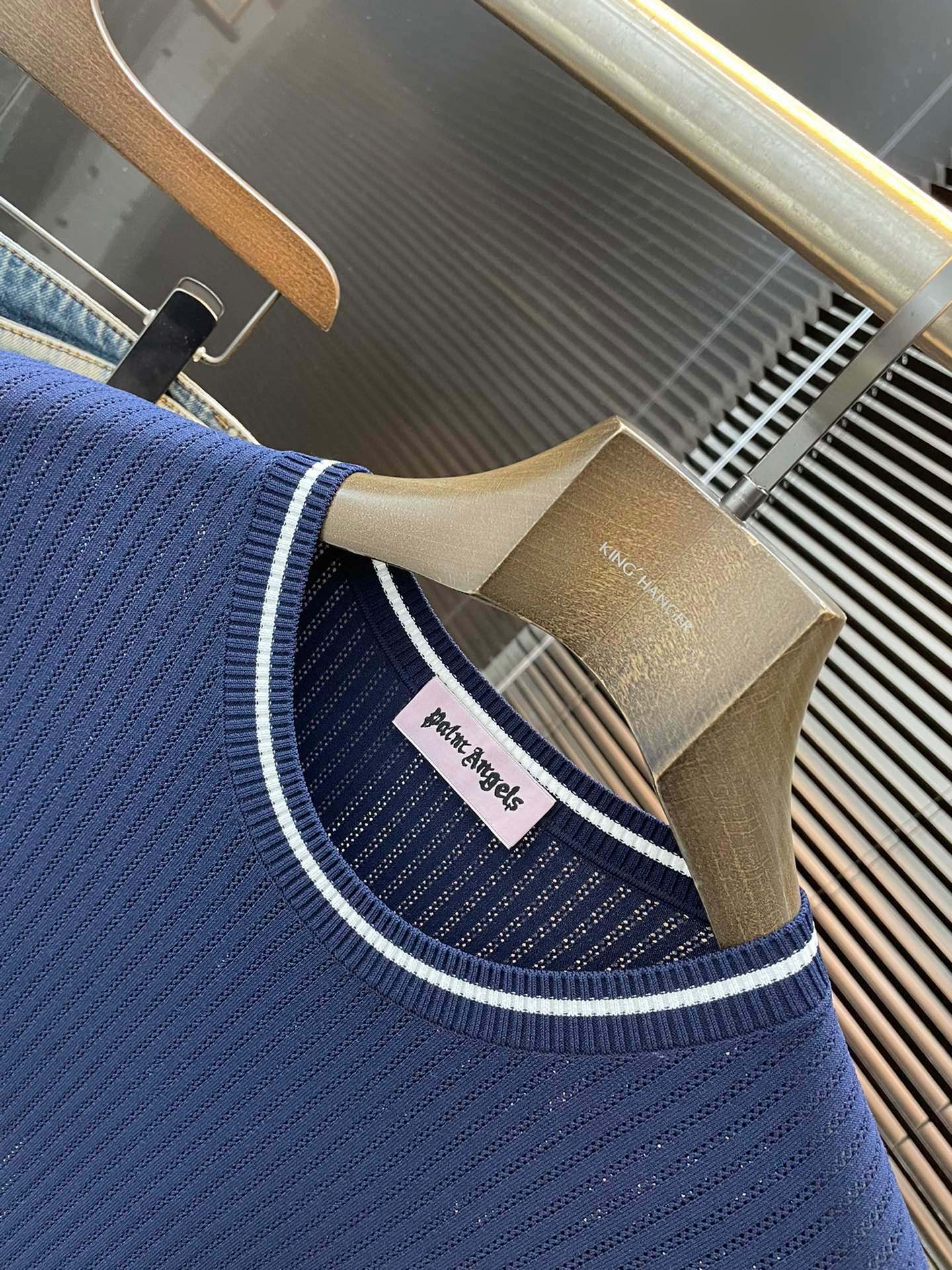 “Palm Angels VIP Advanced Design 2025 Summer Short-Sleeves: Cyber Fabric, Cosmopolitan Style” - 图片 3