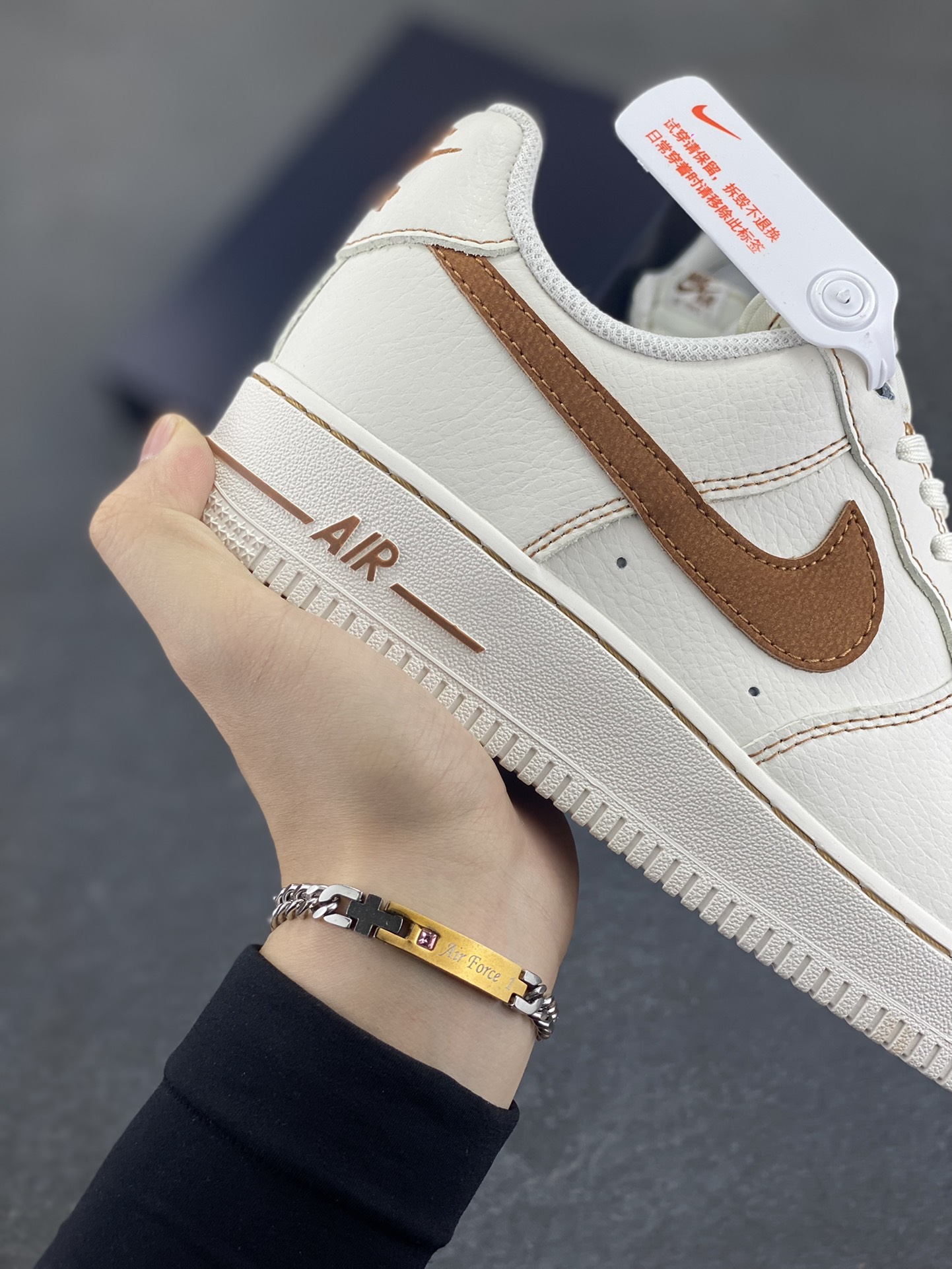 图片[6]-福利特价 Nike Air Force 1 Low 白黄 原楦头原纸板 打造纯正空军版型 专注外贸渠道 全掌内置蜂窝气垫 原盒配件 原厂中底钢印、拉帮完美 货号：HQ2037-101 尺码：36 36.5 37.5 38 38.5 39 40 40.5 41 42 42.5 43 44 44.5 45-选品中心