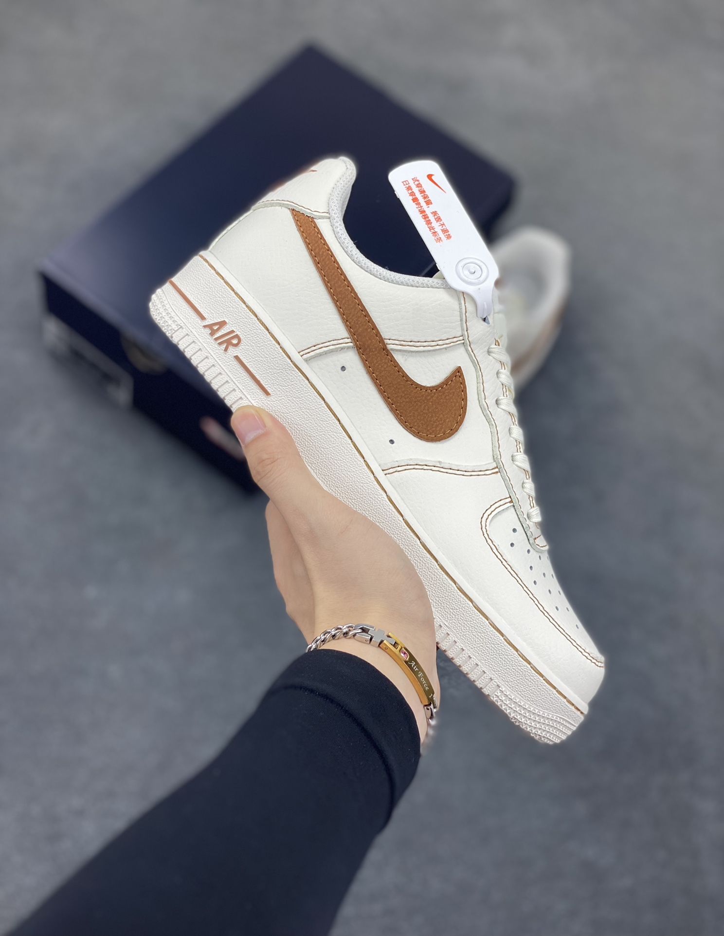 福利特价 Nike Air Force 1 Low 白黄 原楦头原纸板 打造纯正空军版型 专注外贸渠道 全掌内置蜂窝气垫 原盒配件 原厂中底钢印、拉帮完美 货号:HQ2037-101 尺码:36 36.5 37.5 38 38.5 39 40 40.5 41 42 42.5 43 44 44.5 45-选品中心