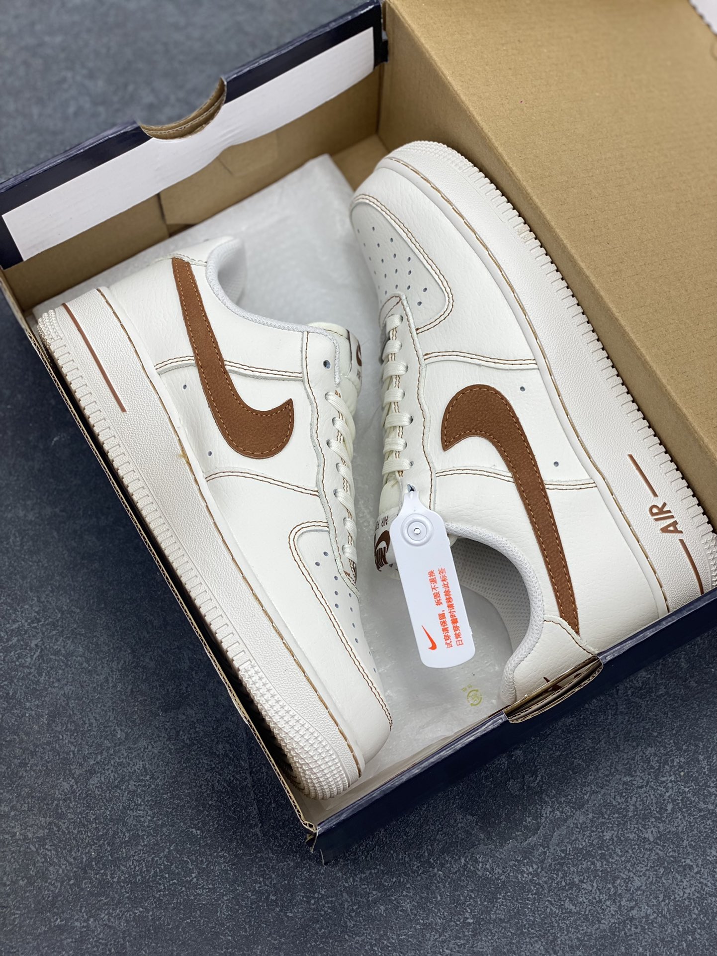 图片[9]-福利特价 Nike Air Force 1 Low 白黄 原楦头原纸板 打造纯正空军版型 专注外贸渠道 全掌内置蜂窝气垫 原盒配件 原厂中底钢印、拉帮完美 货号：HQ2037-101 尺码：36 36.5 37.5 38 38.5 39 40 40.5 41 42 42.5 43 44 44.5 45-选品中心