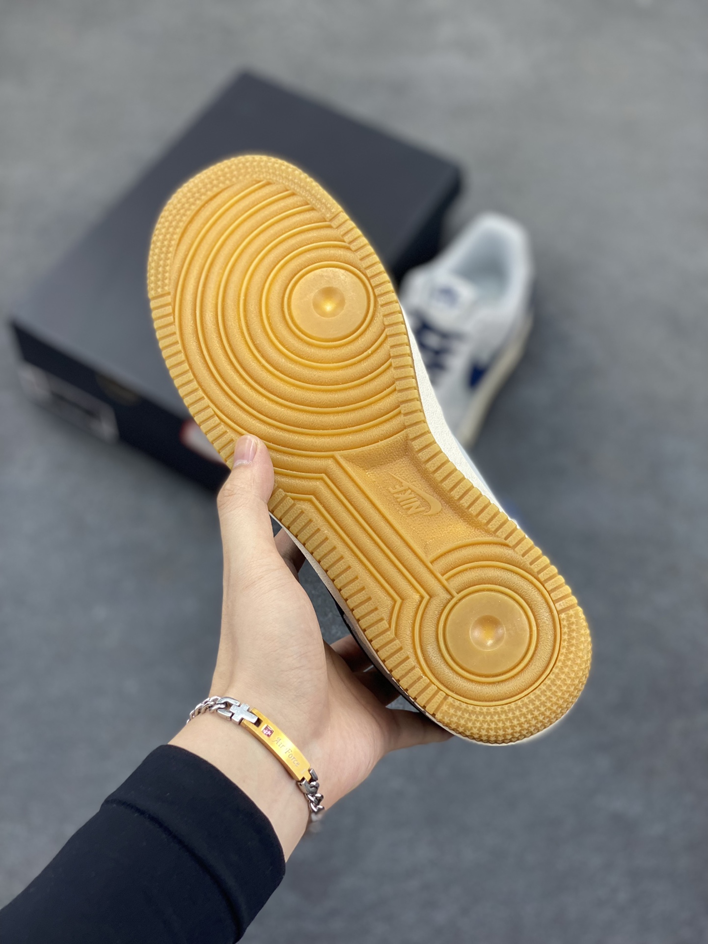 图片[5]-Nike Air Force 1 Low 灰蓝 空军一号低帮运动休闲板鞋 原楦头原纸板 打造纯正空军版型 专注外贸渠道 全掌内置蜂窝气垫 原盒配件 原厂中底钢印、拉帮完美 货号：IB6388-003 尺码：39 40 40.5 41 42 42.5 43 44 44.5 45-选品中心
