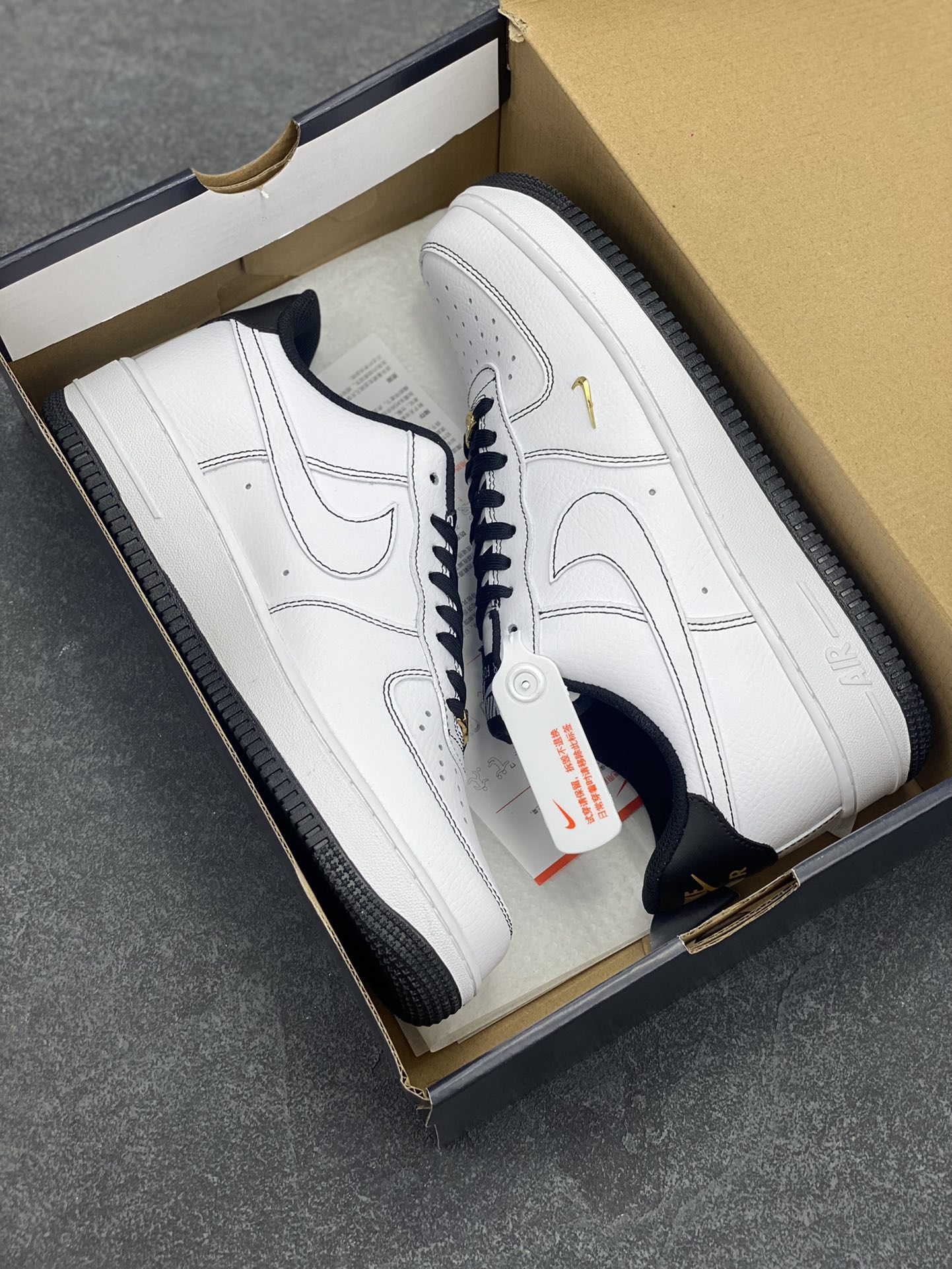 图片[9]-Nike Air Force 1 Low 白黑线小金勾 空军一号低帮运动休闲板鞋 原楦头原纸板 打造纯正空军版型#专注外贸渠道 全掌内置蜂窝气垫 #原盒配件 原厂中底钢印、拉帮完美 货号：IB6543-101 尺码：36 36.5 37.5 38 38.5 39 40 40.5 41 42 42.5 43 44 44.5 45-选品中心