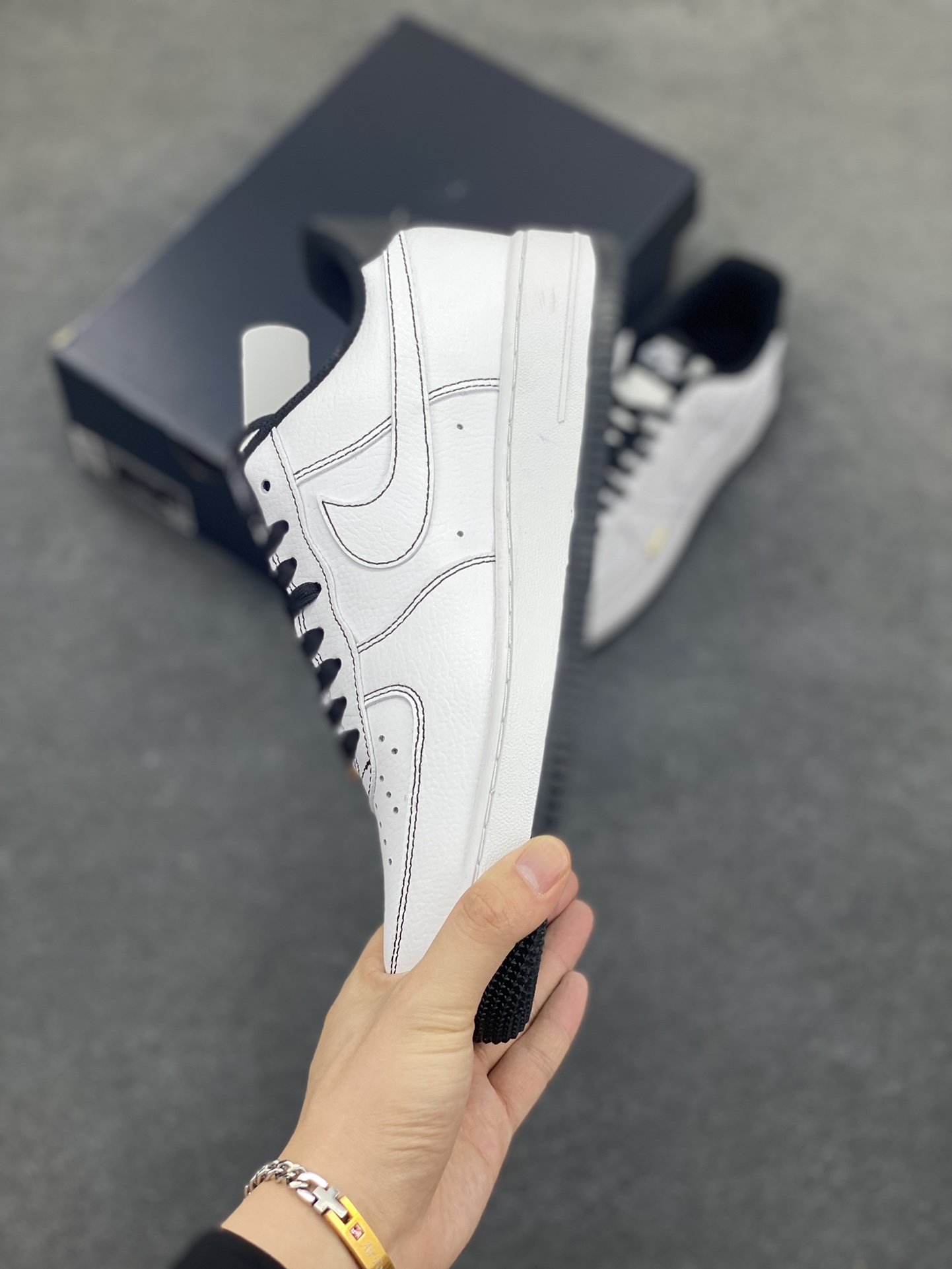 图片[3]-Nike Air Force 1 Low 白黑线小金勾 空军一号低帮运动休闲板鞋 原楦头原纸板 打造纯正空军版型#专注外贸渠道 全掌内置蜂窝气垫 #原盒配件 原厂中底钢印、拉帮完美 货号：IB6543-101 尺码：36 36.5 37.5 38 38.5 39 40 40.5 41 42 42.5 43 44 44.5 45-选品中心