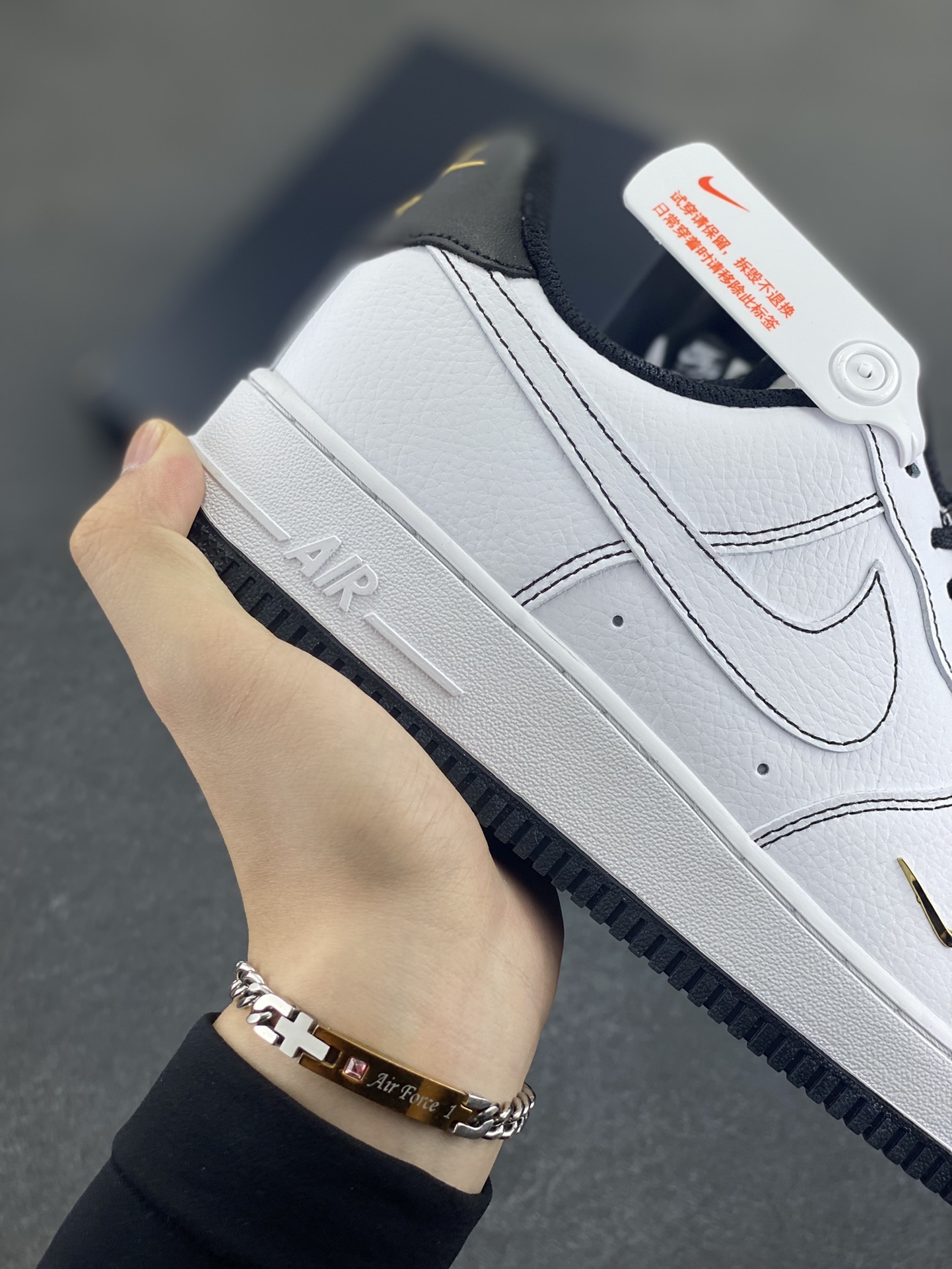 图片[6]-Nike Air Force 1 Low 白黑线小金勾 空军一号低帮运动休闲板鞋 原楦头原纸板 打造纯正空军版型#专注外贸渠道 全掌内置蜂窝气垫 #原盒配件 原厂中底钢印、拉帮完美 货号：IB6543-101 尺码：36 36.5 37.5 38 38.5 39 40 40.5 41 42 42.5 43 44 44.5 45-选品中心