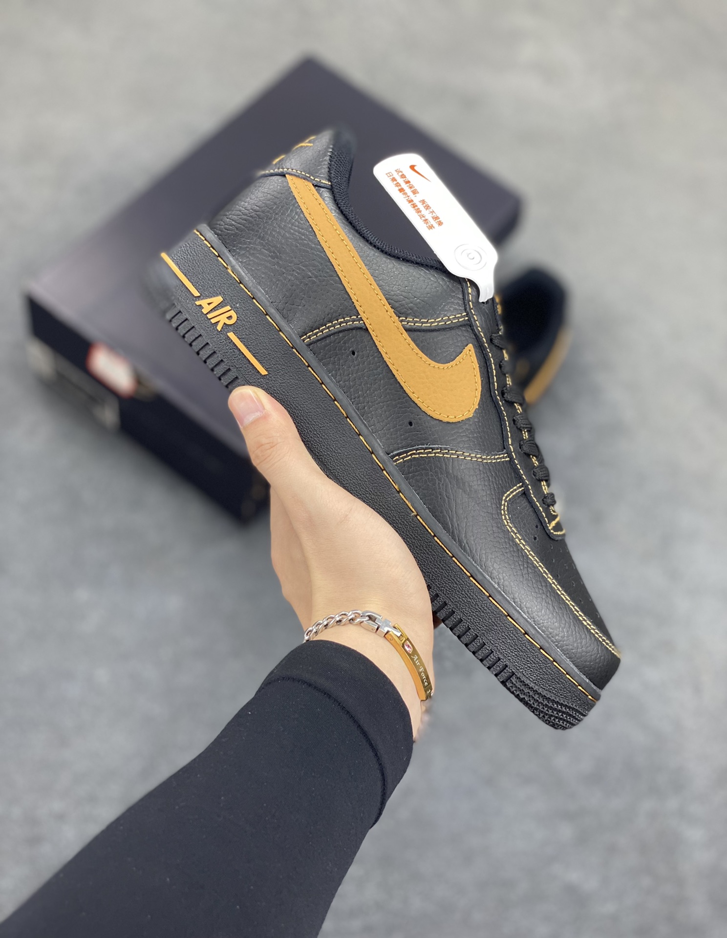 Nike Air Force 1 Low 黑黄 原楦头原纸板 打造纯正空军版型 专注外贸渠道 全掌内置蜂窝气垫 原盒配件 原厂中底钢印、拉帮完美 货号：HQ2037-003 尺码：36 36.5 37.5 38 38.5 39 40 40.5 41 42 42.5 43 44 44.5 45-选品中心