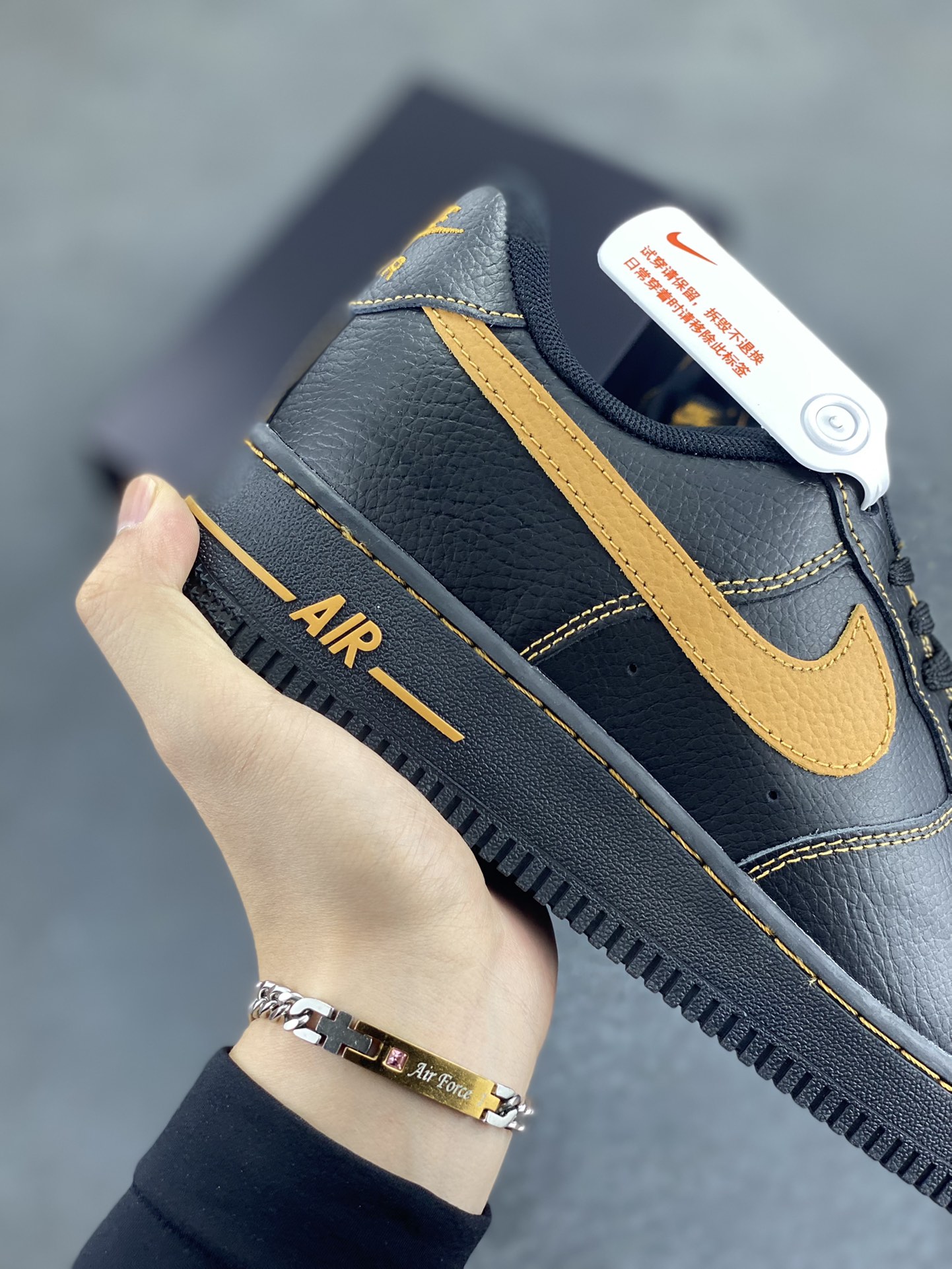 图片[6]-Nike Air Force 1 Low 黑黄 原楦头原纸板 打造纯正空军版型 专注外贸渠道 全掌内置蜂窝气垫 原盒配件 原厂中底钢印、拉帮完美 货号：HQ2037-003 尺码：36 36.5 37.5 38 38.5 39 40 40.5 41 42 42.5 43 44 44.5 45-选品中心