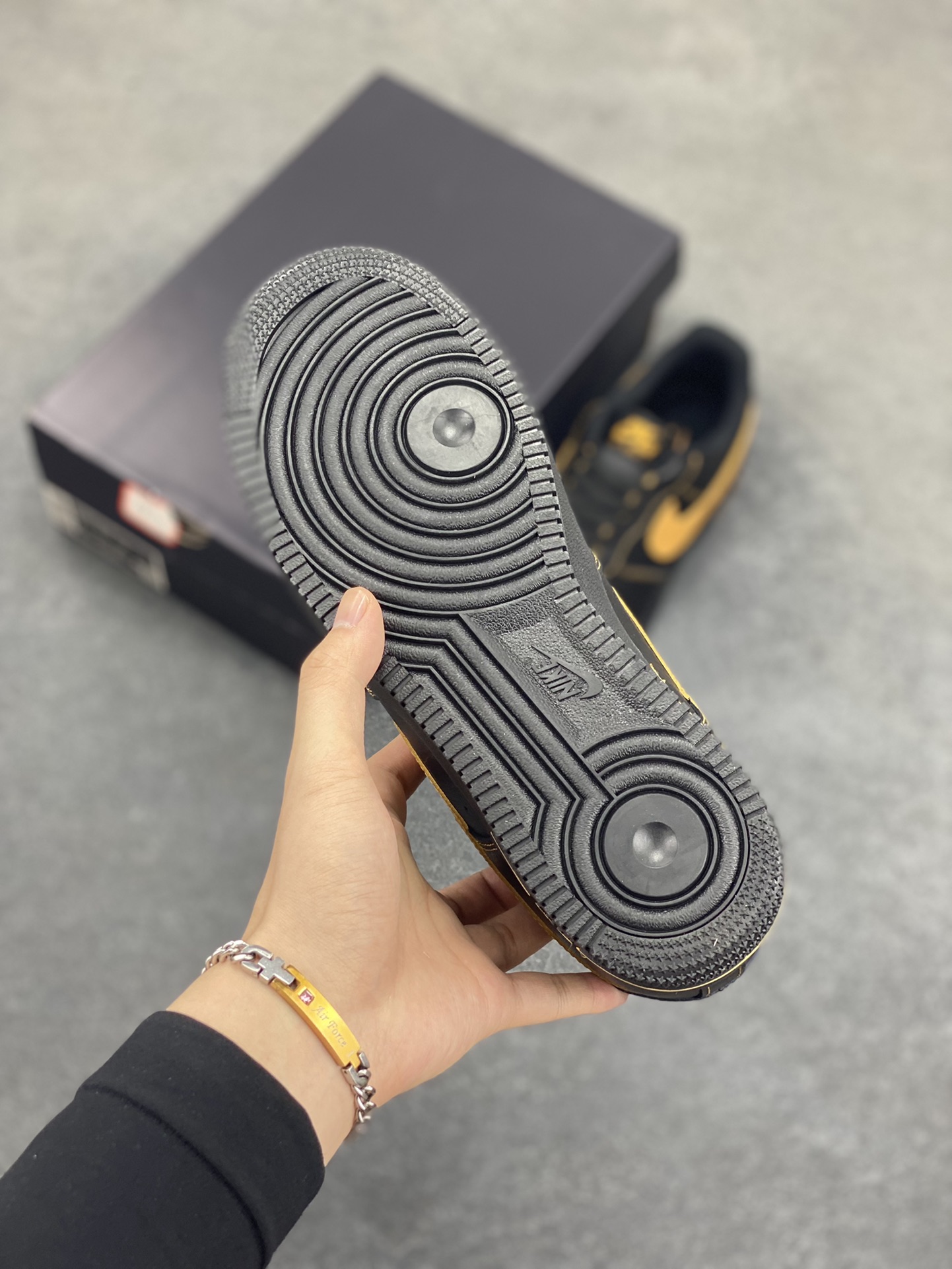 图片[5]-Nike Air Force 1 Low 黑黄 原楦头原纸板 打造纯正空军版型 专注外贸渠道 全掌内置蜂窝气垫 原盒配件 原厂中底钢印、拉帮完美 货号：HQ2037-003 尺码：36 36.5 37.5 38 38.5 39 40 40.5 41 42 42.5 43 44 44.5 45-选品中心