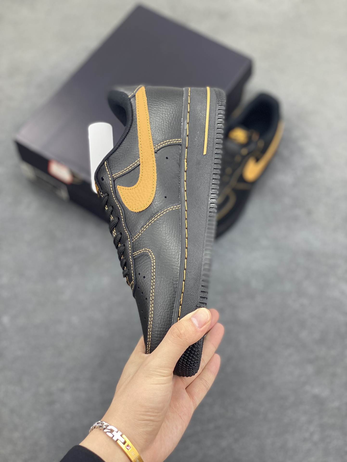 图片[3]-Nike Air Force 1 Low 黑黄 原楦头原纸板 打造纯正空军版型 专注外贸渠道 全掌内置蜂窝气垫 原盒配件 原厂中底钢印、拉帮完美 货号：HQ2037-003 尺码：36 36.5 37.5 38 38.5 39 40 40.5 41 42 42.5 43 44 44.5 45-选品中心