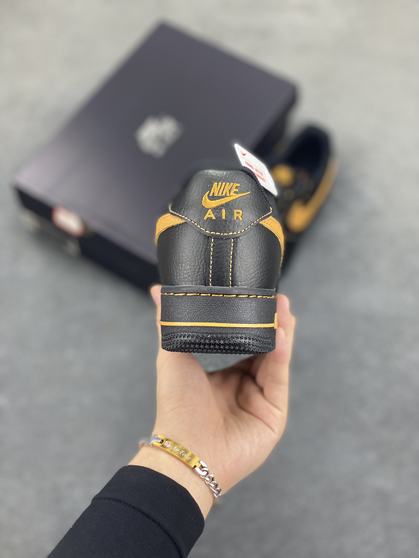 图片[4]-Nike Air Force 1 Low 黑黄 原楦头原纸板 打造纯正空军版型 专注外贸渠道 全掌内置蜂窝气垫 原盒配件 原厂中底钢印、拉帮完美 货号：HQ2037-003 尺码：36 36.5 37.5 38 38.5 39 40 40.5 41 42 42.5 43 44 44.5 45-选品中心