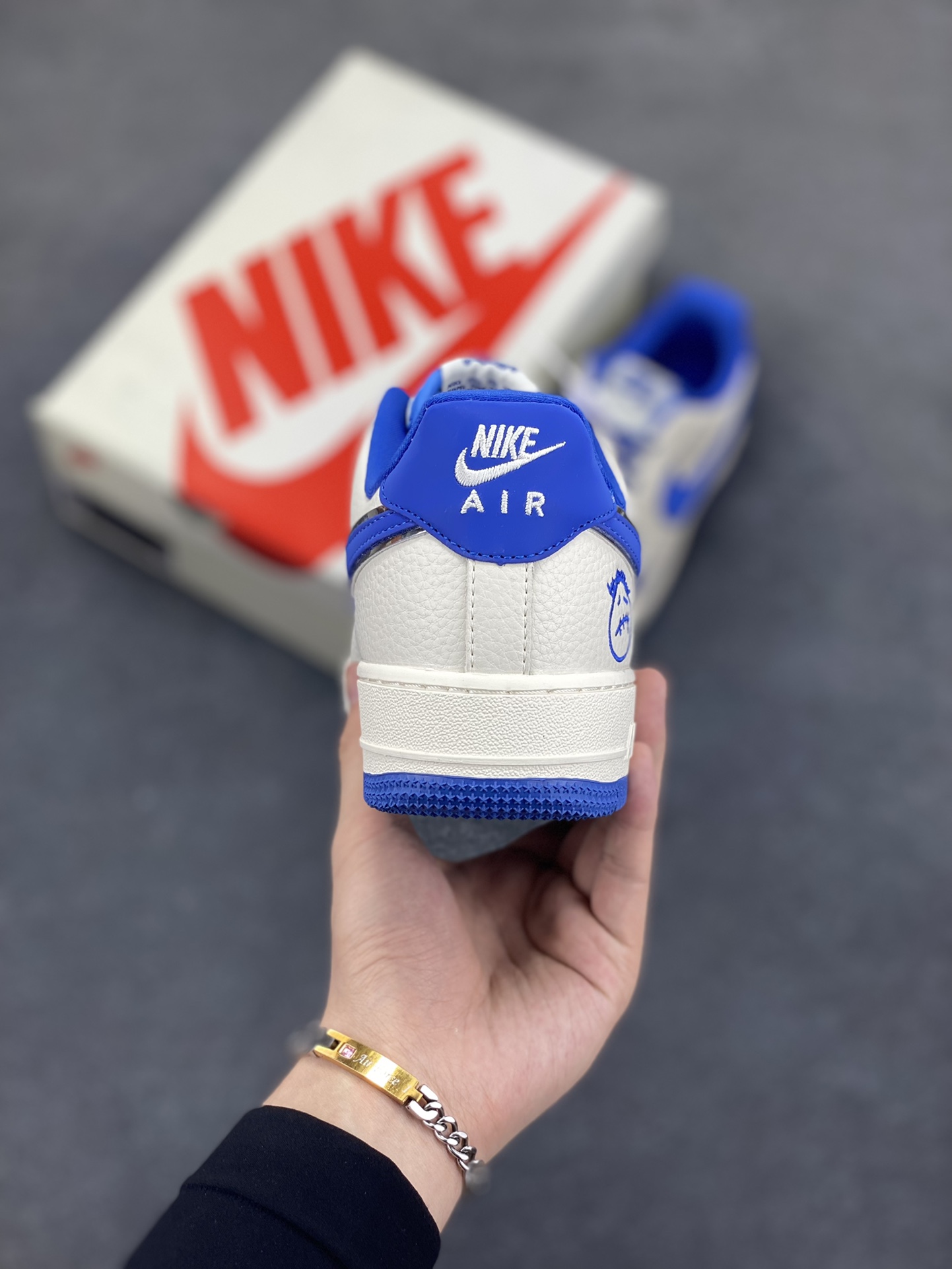 图片[4]-NIke Air Force 1 \’07 Low “米兰鬼脸”空军一号 低帮 运动鞋 休闲鞋 折边针车 工艺难度大 原楦头原纸板 原装鞋盒 定制五金配件 内置全掌气垫 原厂鞋底 货号：DF0188-071 尺码：36 36.5 37.5 38 38.5 39 40 40.5 41 42 42.5 43 44 44.5 45-选品中心