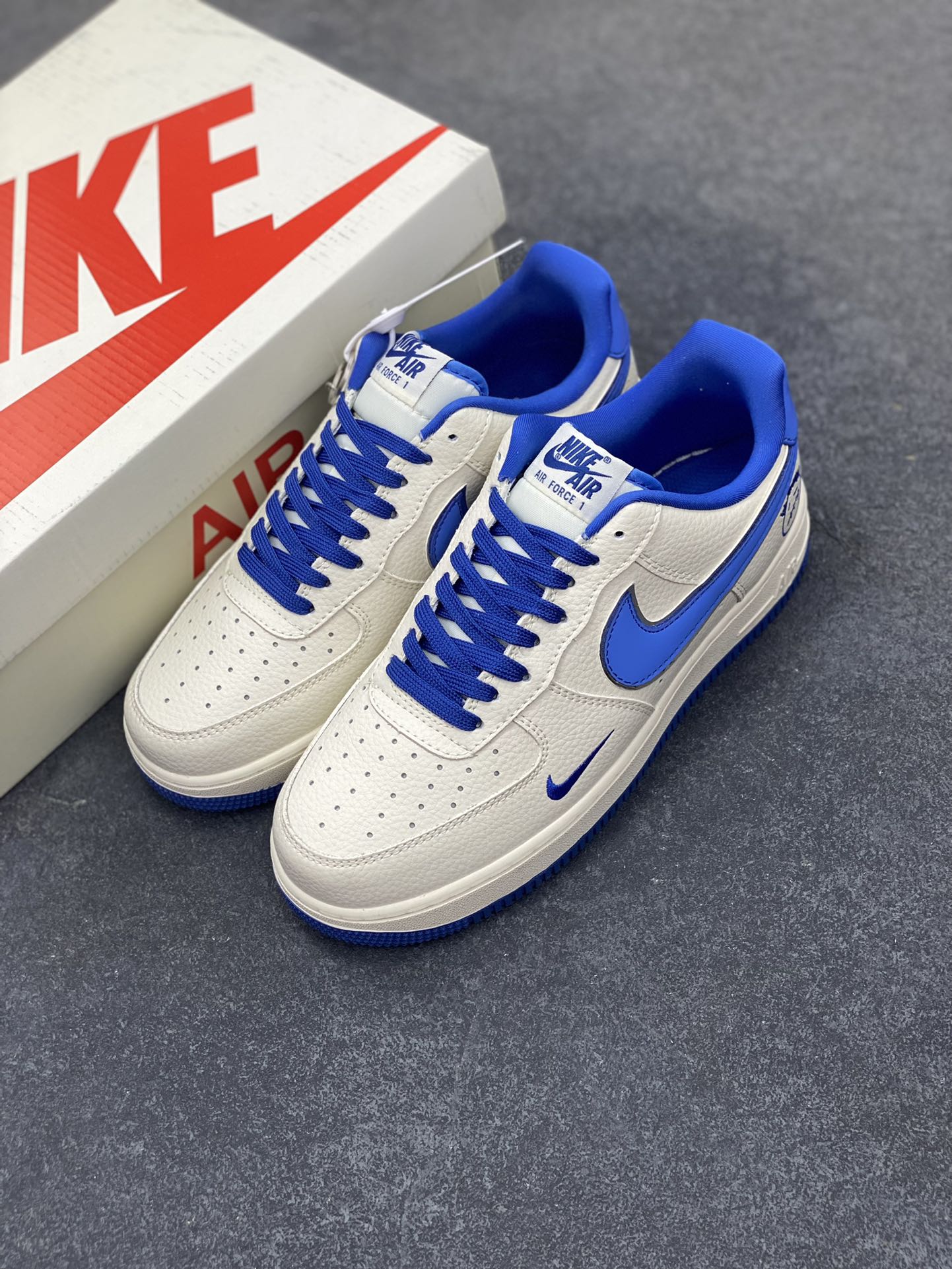 图片[8]-NIke Air Force 1 \’07 Low “米兰鬼脸”空军一号 低帮 运动鞋 休闲鞋 折边针车 工艺难度大 原楦头原纸板 原装鞋盒 定制五金配件 内置全掌气垫 原厂鞋底 货号：DF0188-071 尺码：36 36.5 37.5 38 38.5 39 40 40.5 41 42 42.5 43 44 44.5 45-选品中心