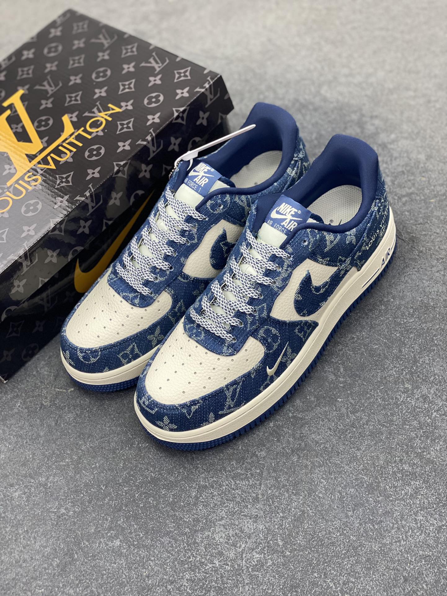 图片[8]-NIke Air Force 1 \’07 Low LV联名-白蓝牛仔 空军一号低帮 运动鞋 休闲鞋 折边针车 工艺难度大 原楦头原纸板 原装鞋盒 定制五金配件 原厂鞋底 超高清洁度 细节完美 货号：ZD1988-001 尺码：36 36.5 37.5 38 38.5 39 40 40.5 41 42 42.5 43 44 44.5 45-选品中心