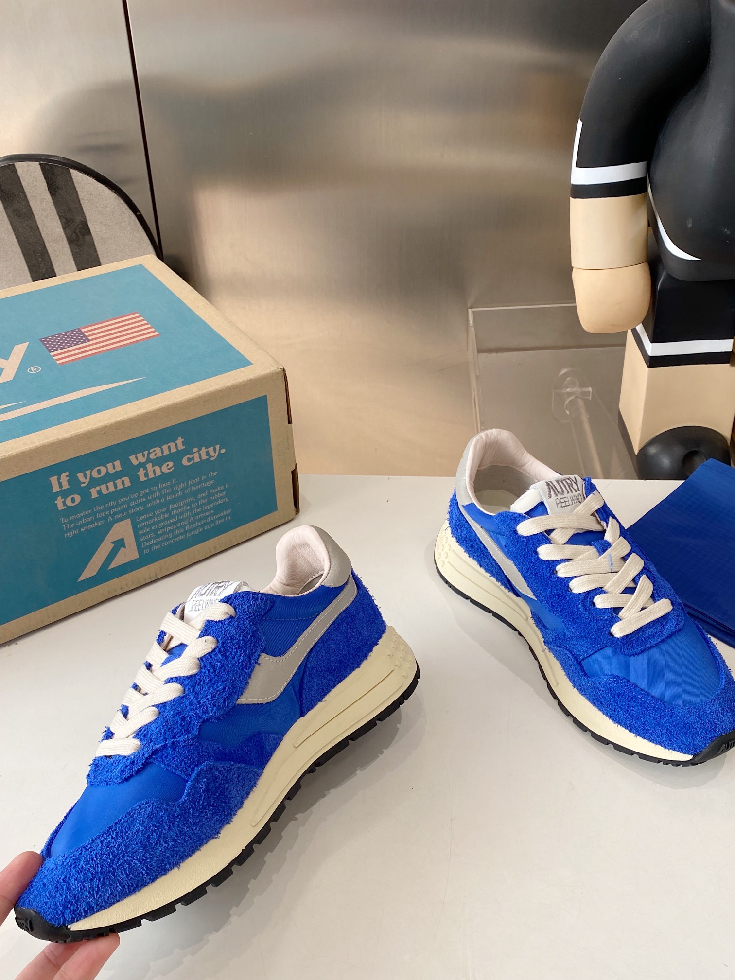 Factory Output: 675 Male, 700 Female Recreational Shoes in Korean-American Style. - 图片 2