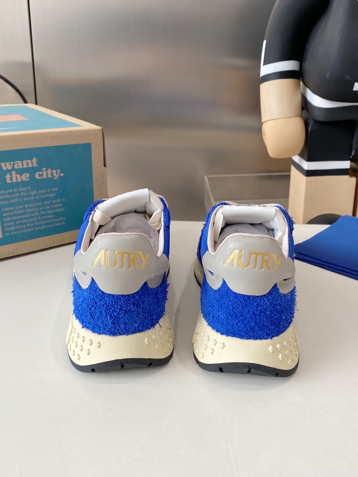 Factory Output: 675 Male, 700 Female Recreational Shoes in Korean-American Style. - 图片 7