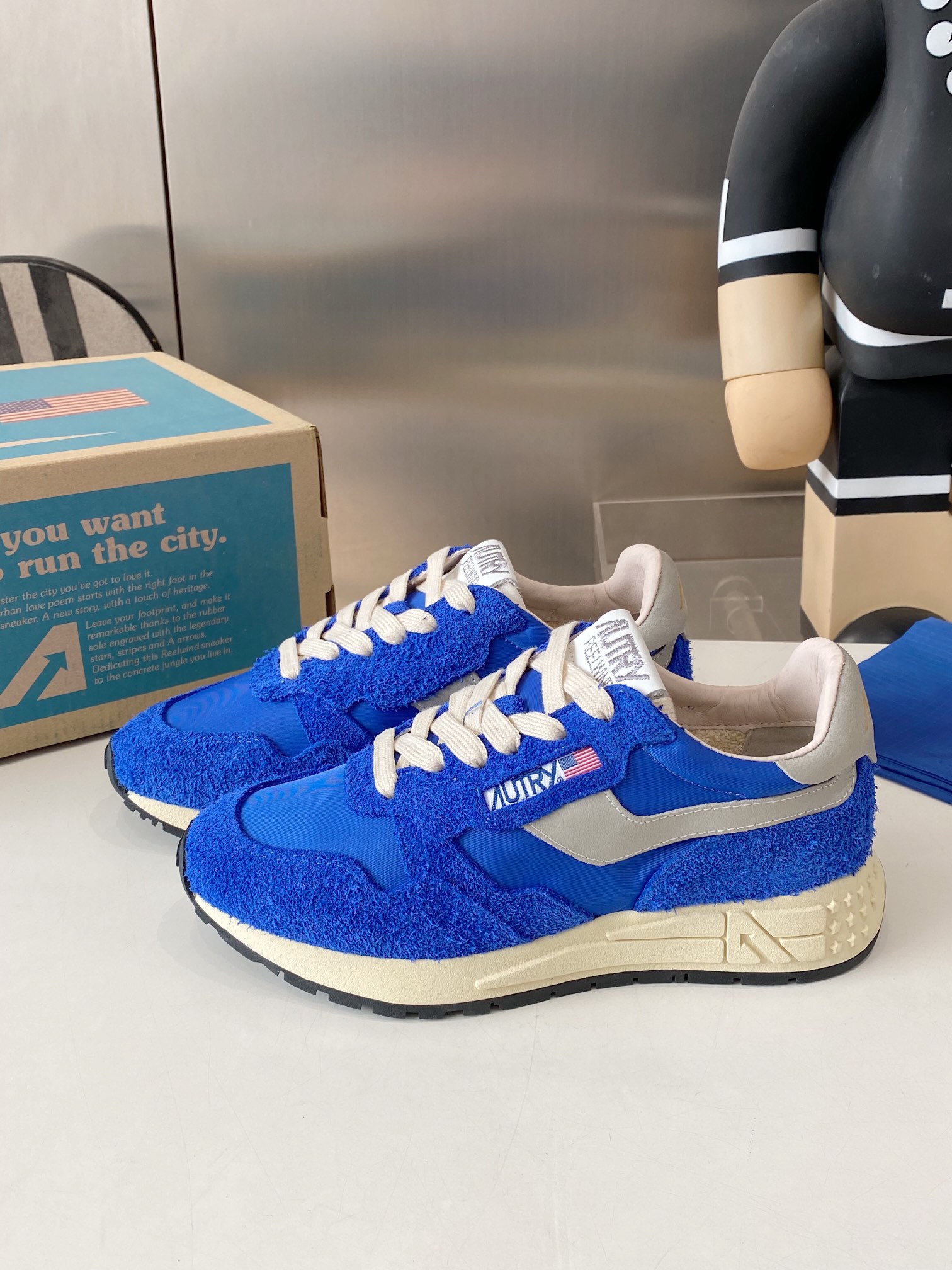 Factory Output: 675 Male, 700 Female Recreational Shoes in Korean-American Style. - 图片 3